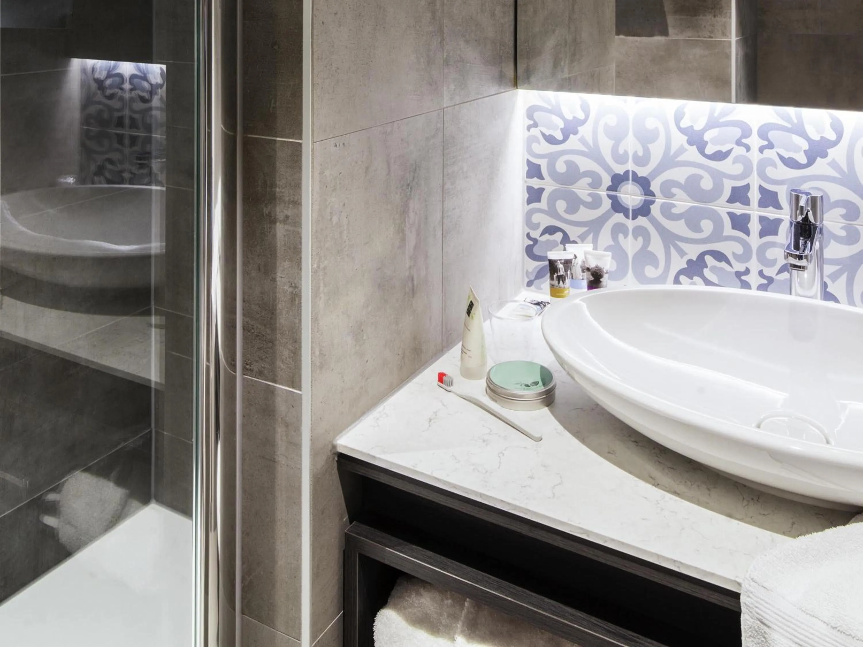 Bedroom in Mercure Amsterdam City Hotel