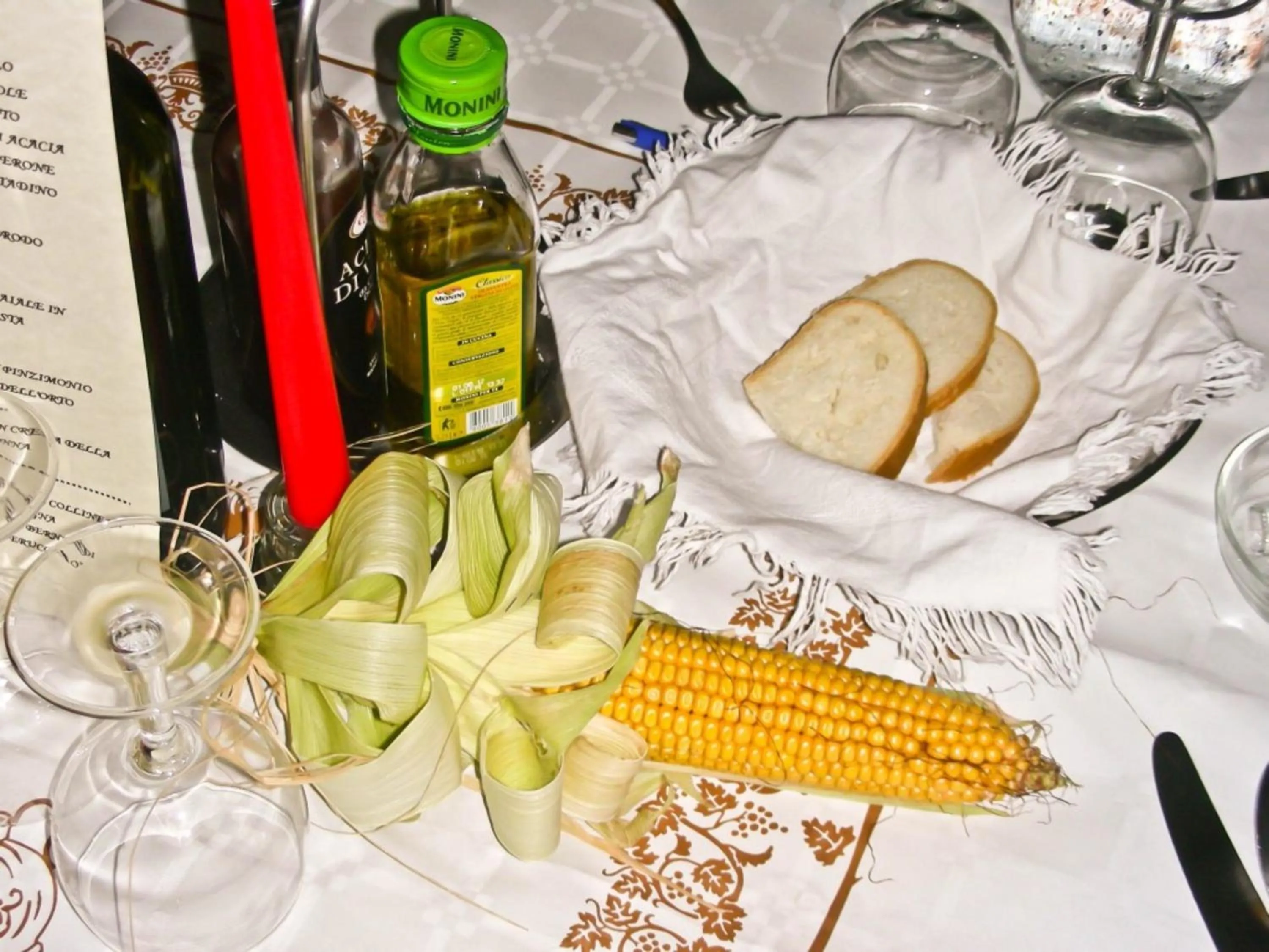 Restaurant/places to eat in Hotel Tura