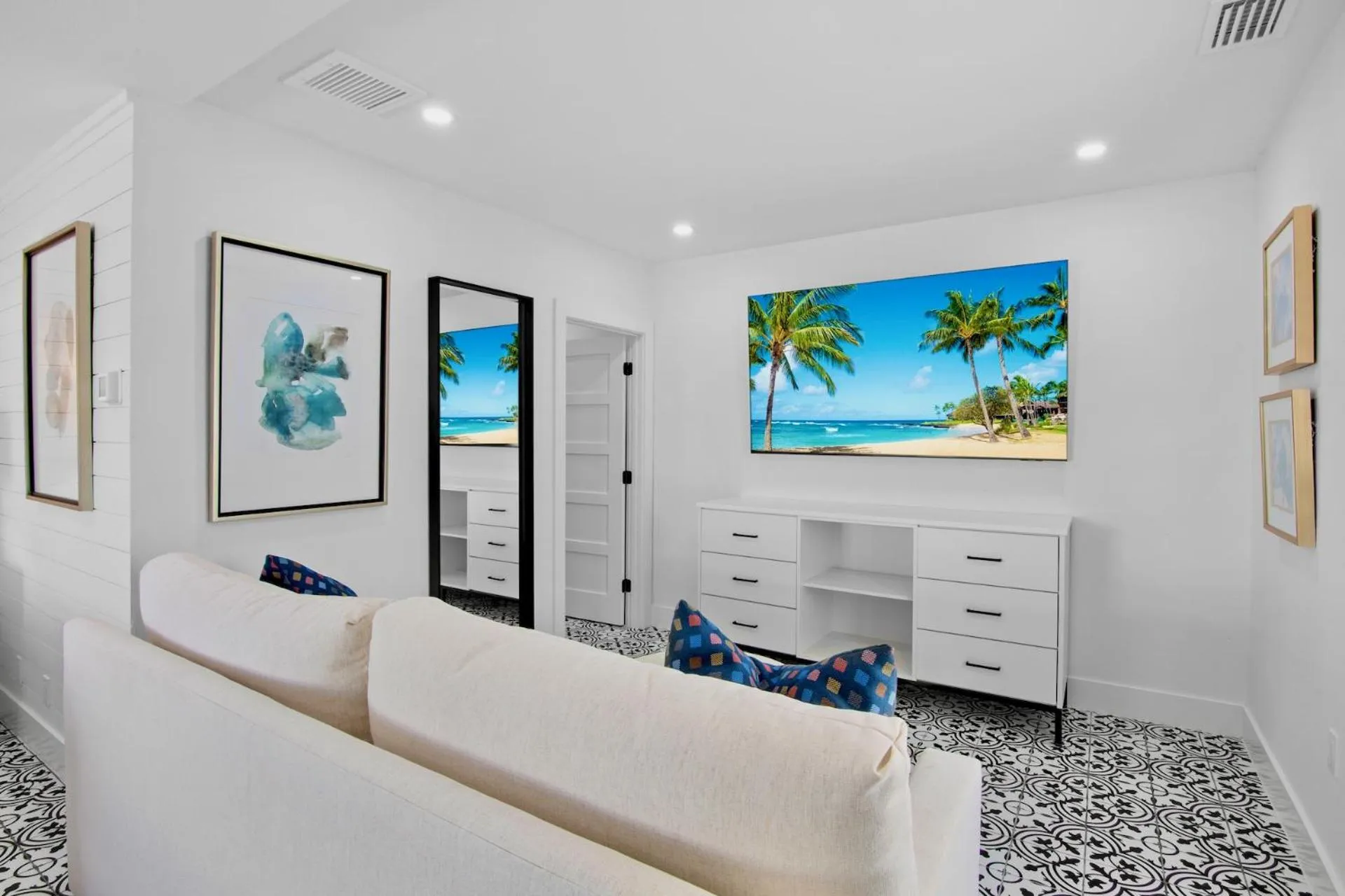 TV and multimedia in The Retreat at Anna Maria Island Inn