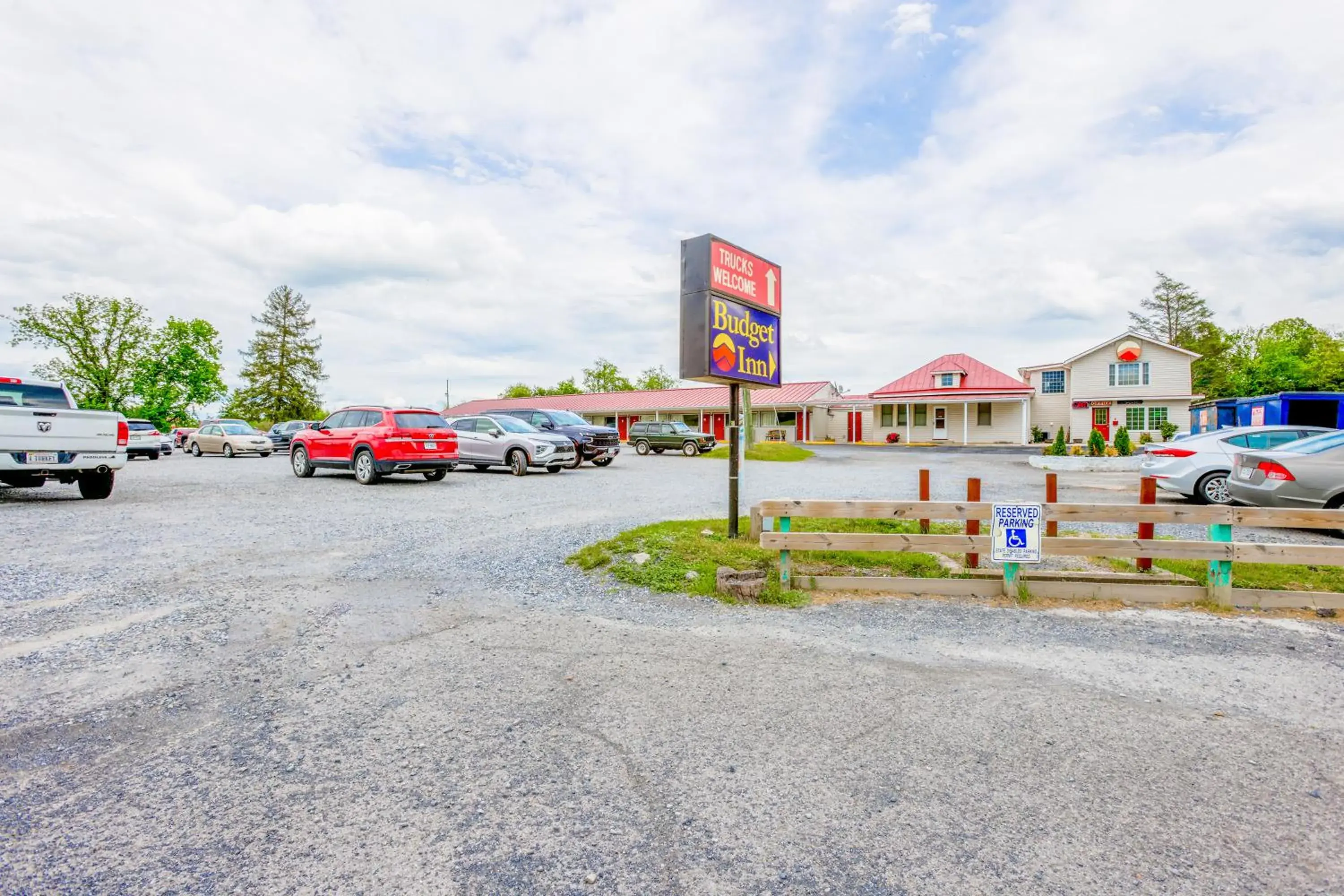 Restaurant/places to eat in Budget Inn By OYO Natural Bridge I-81 Restaurant/places to eat in Budget Inn By OYO Natural Bridge I-81