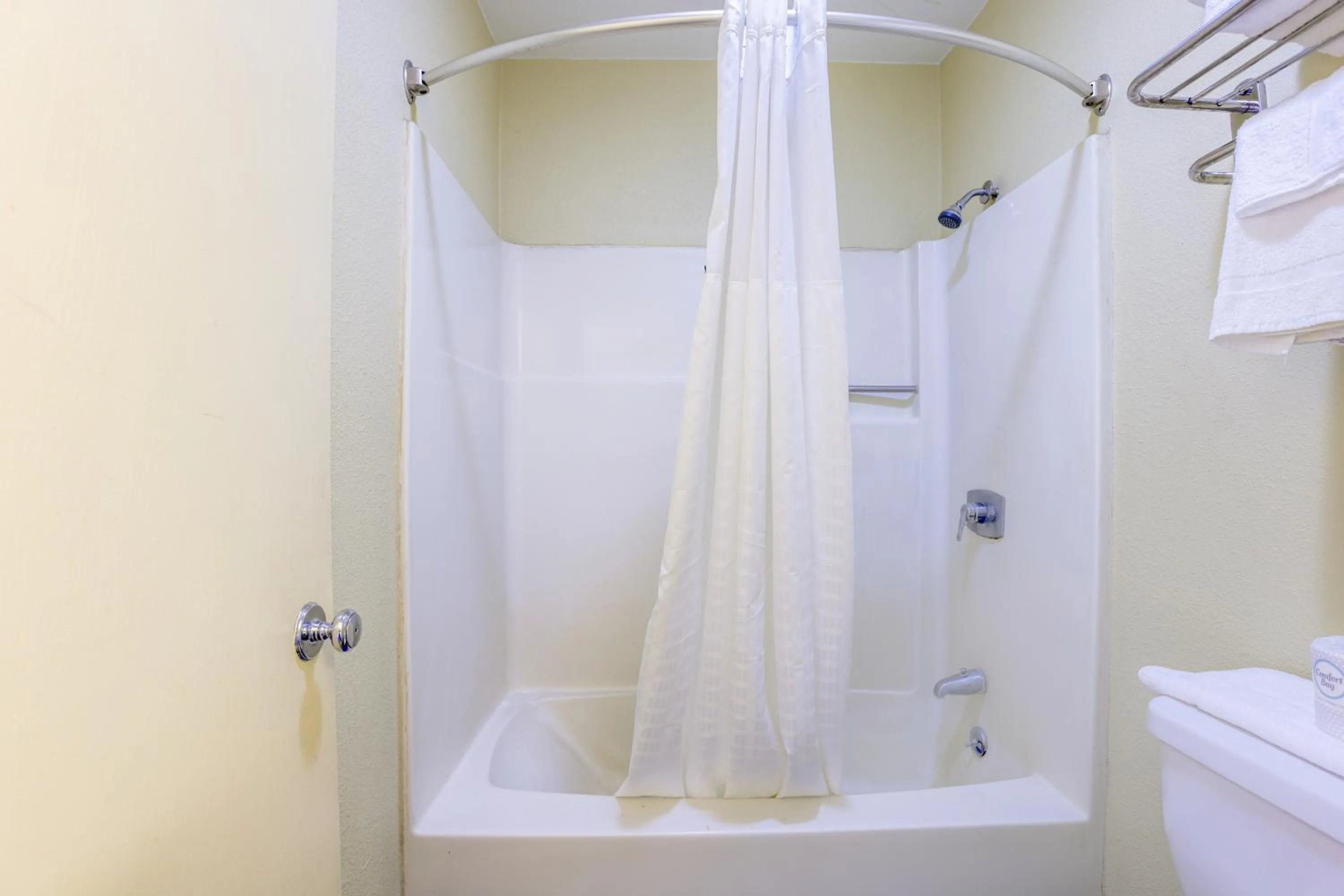 Bathroom in Budget Inn By OYO Natural Bridge I-81