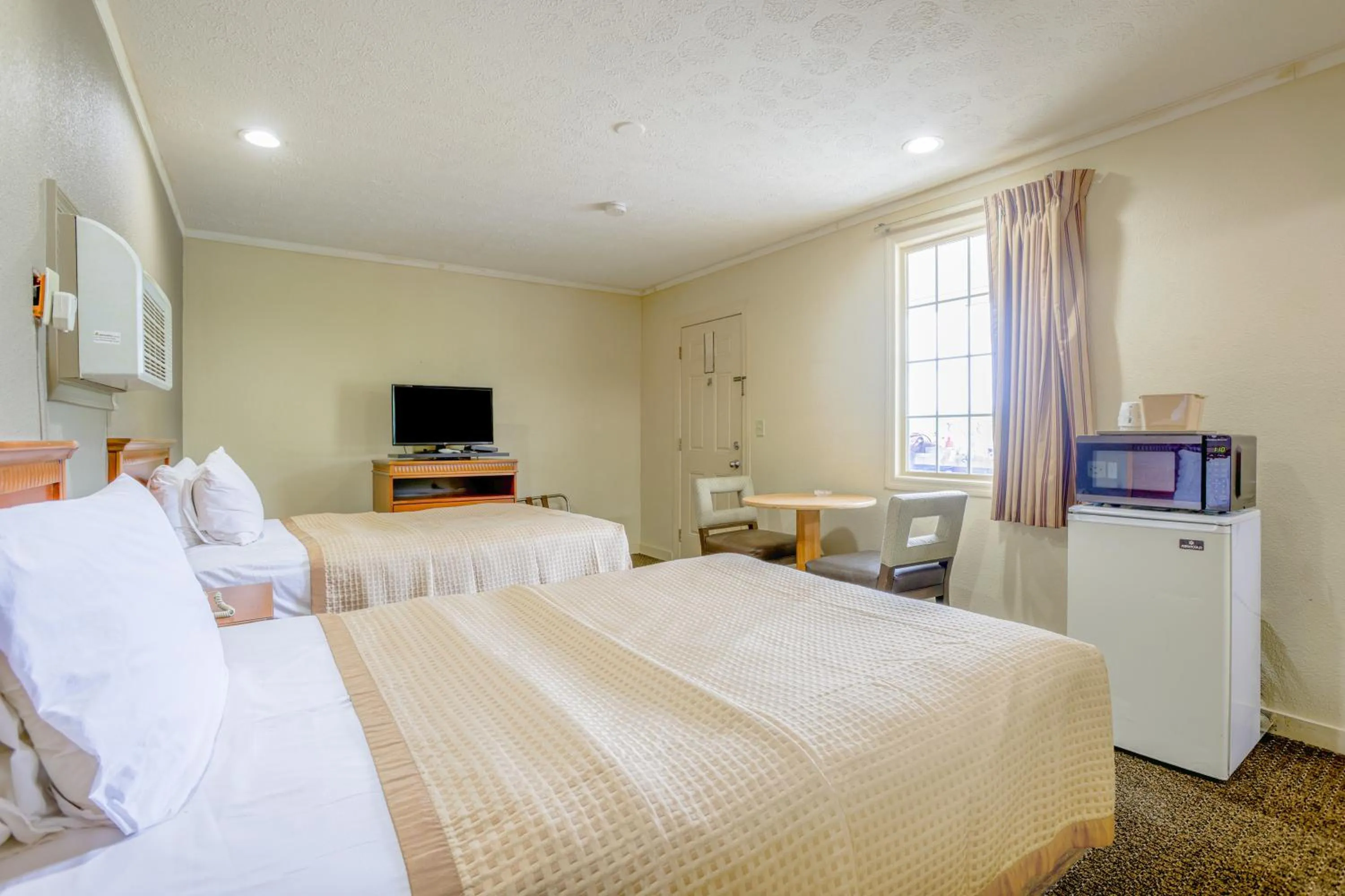 Bedroom, Bed in Budget Inn By OYO Natural Bridge I-81