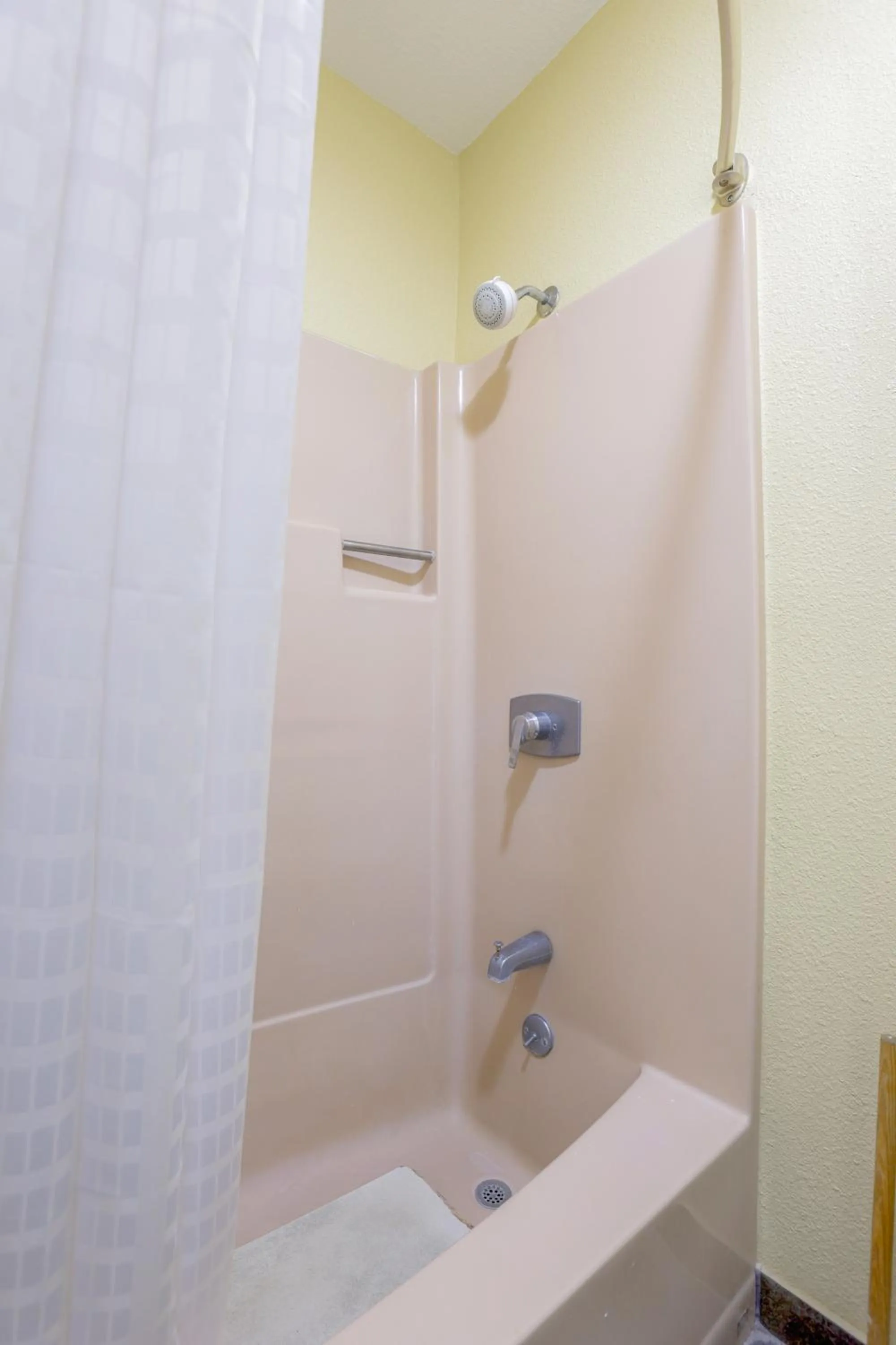 Bathroom in Budget Inn By OYO Natural Bridge I-81