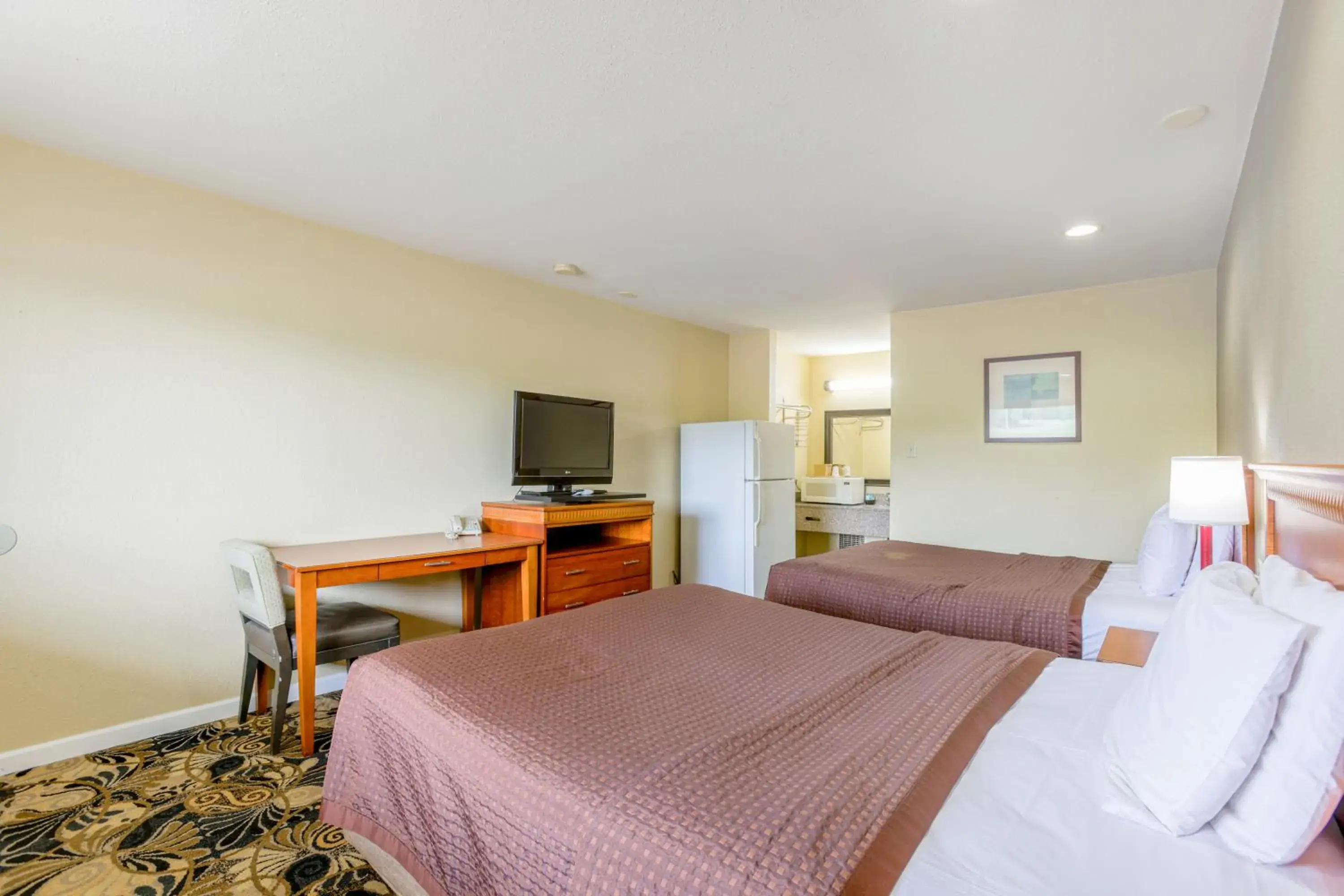 Bedroom, Bed in Budget Inn By OYO Natural Bridge I-81 Bedroom, Bed in Budget Inn By OYO Natural Bridge I-81