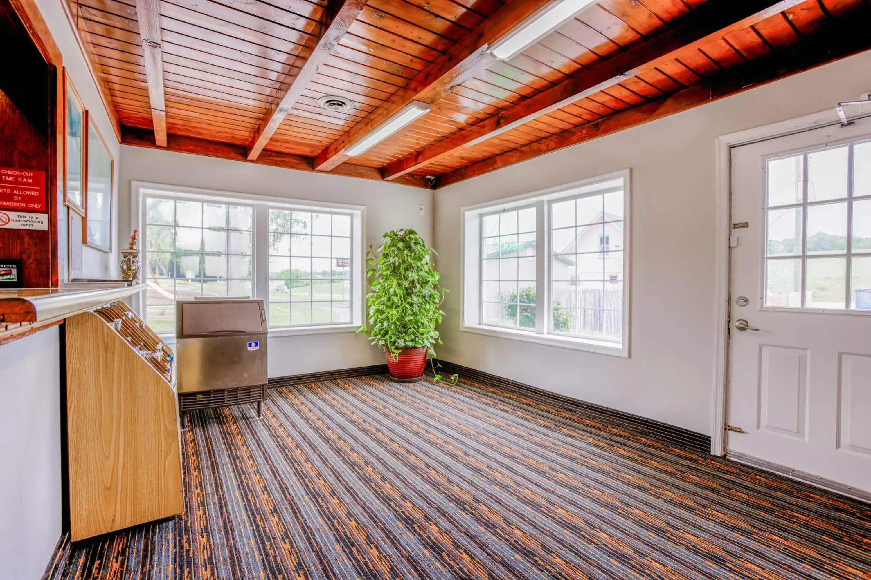 Lobby or reception in Budget Inn By OYO Natural Bridge I-81 Lobby or reception in Budget Inn By OYO Natural Bridge I-81