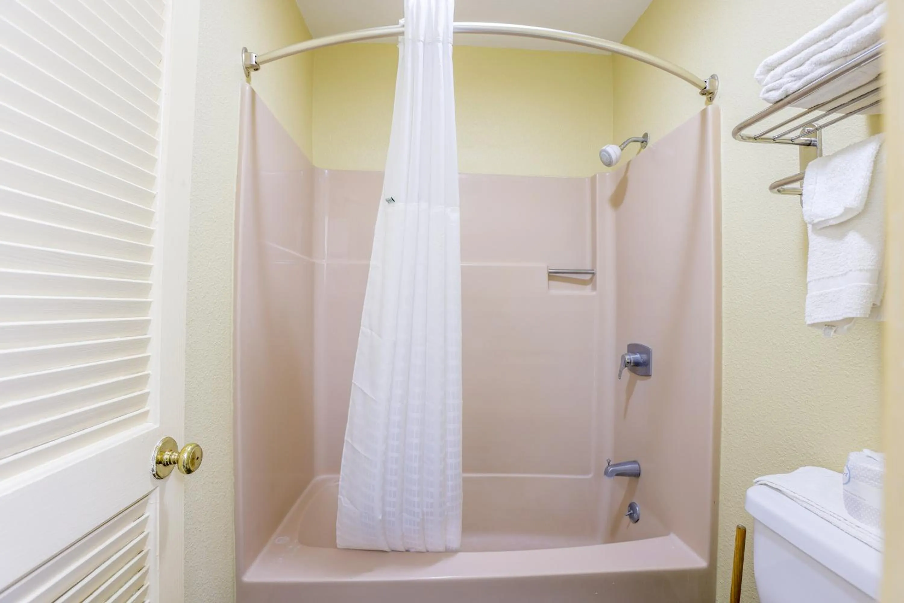 Bathroom in Budget Inn By OYO Natural Bridge I-81