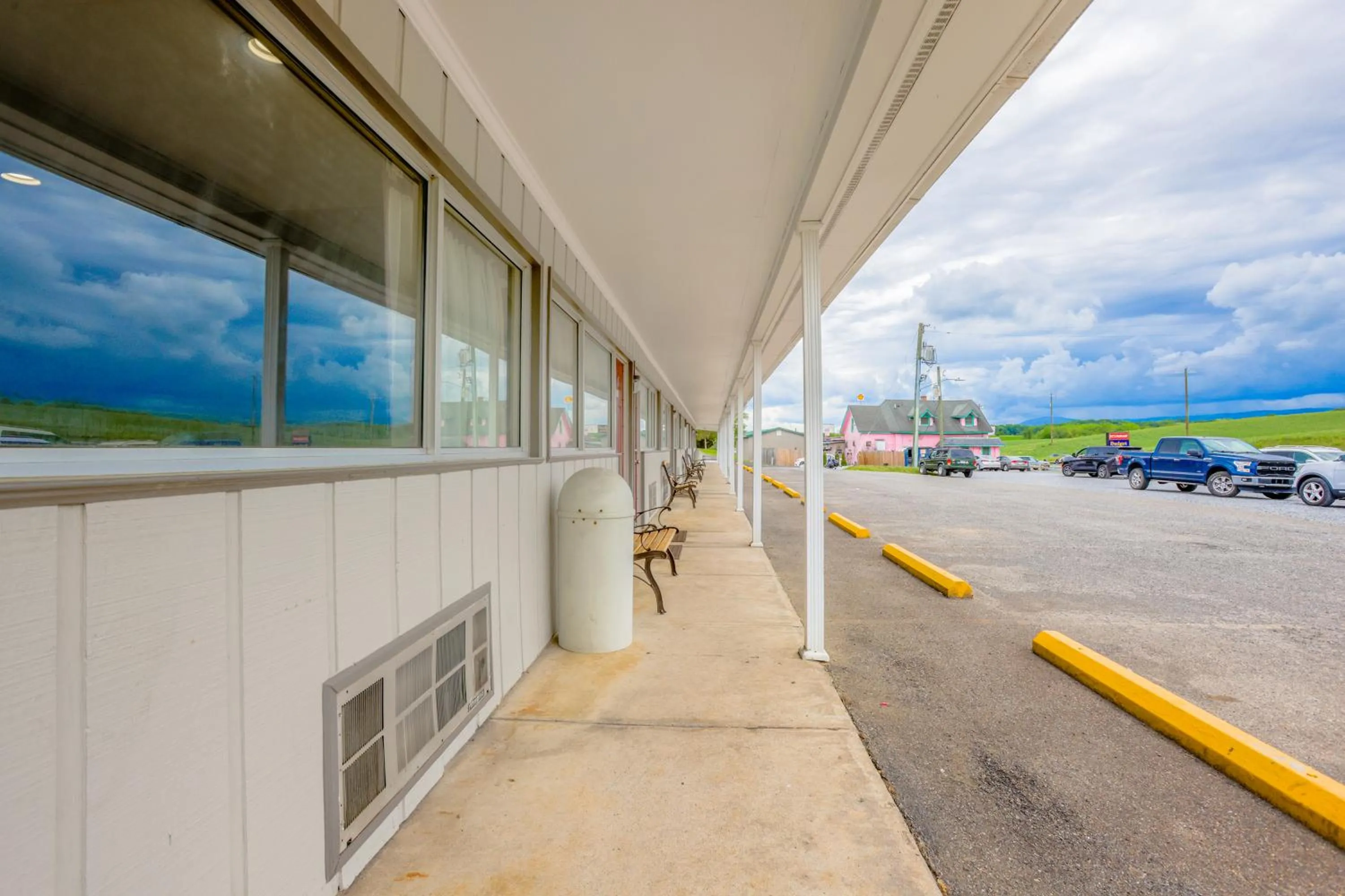 Parking in Budget Inn By OYO Natural Bridge I-81