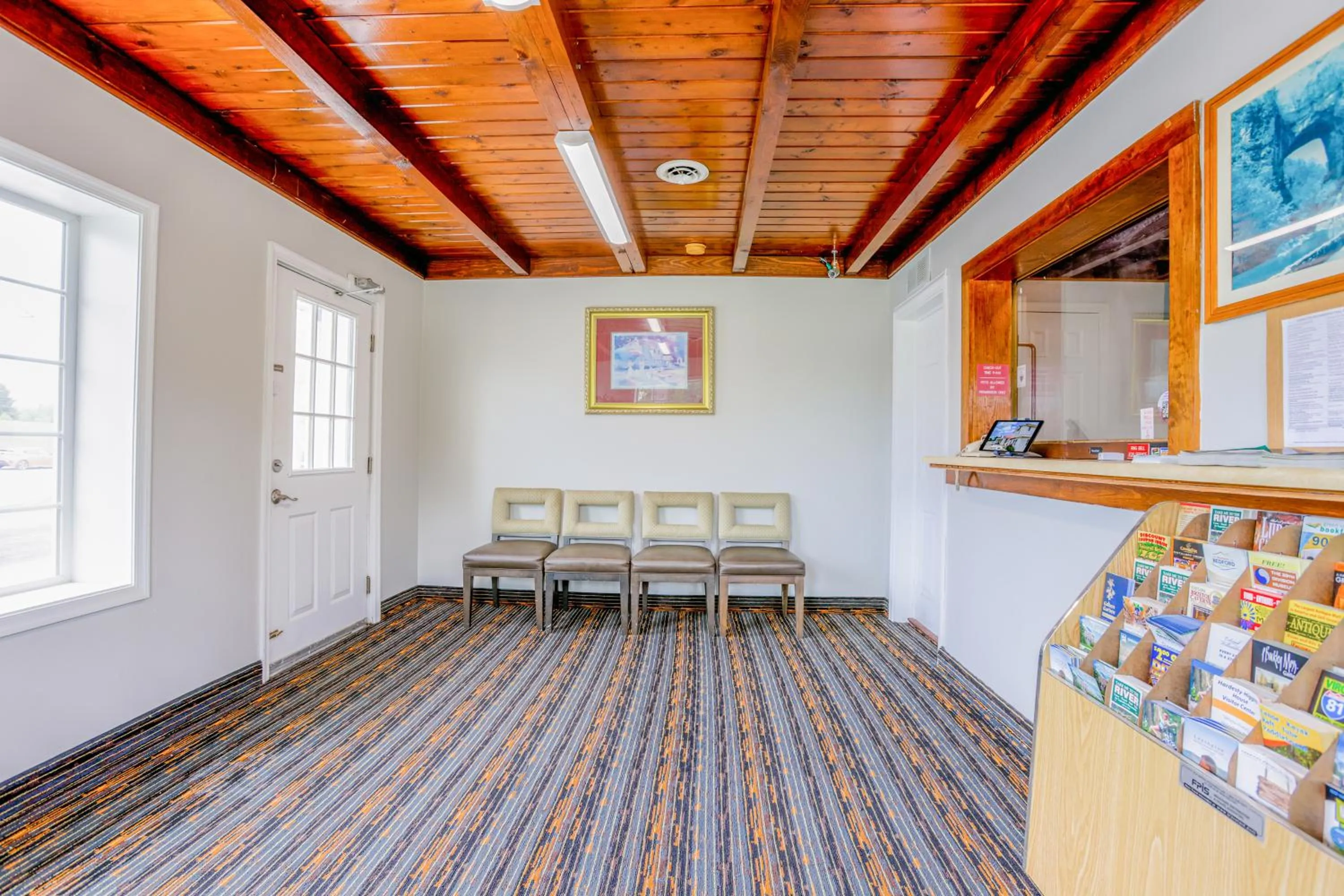 Lobby or reception in Budget Inn By OYO Natural Bridge I-81