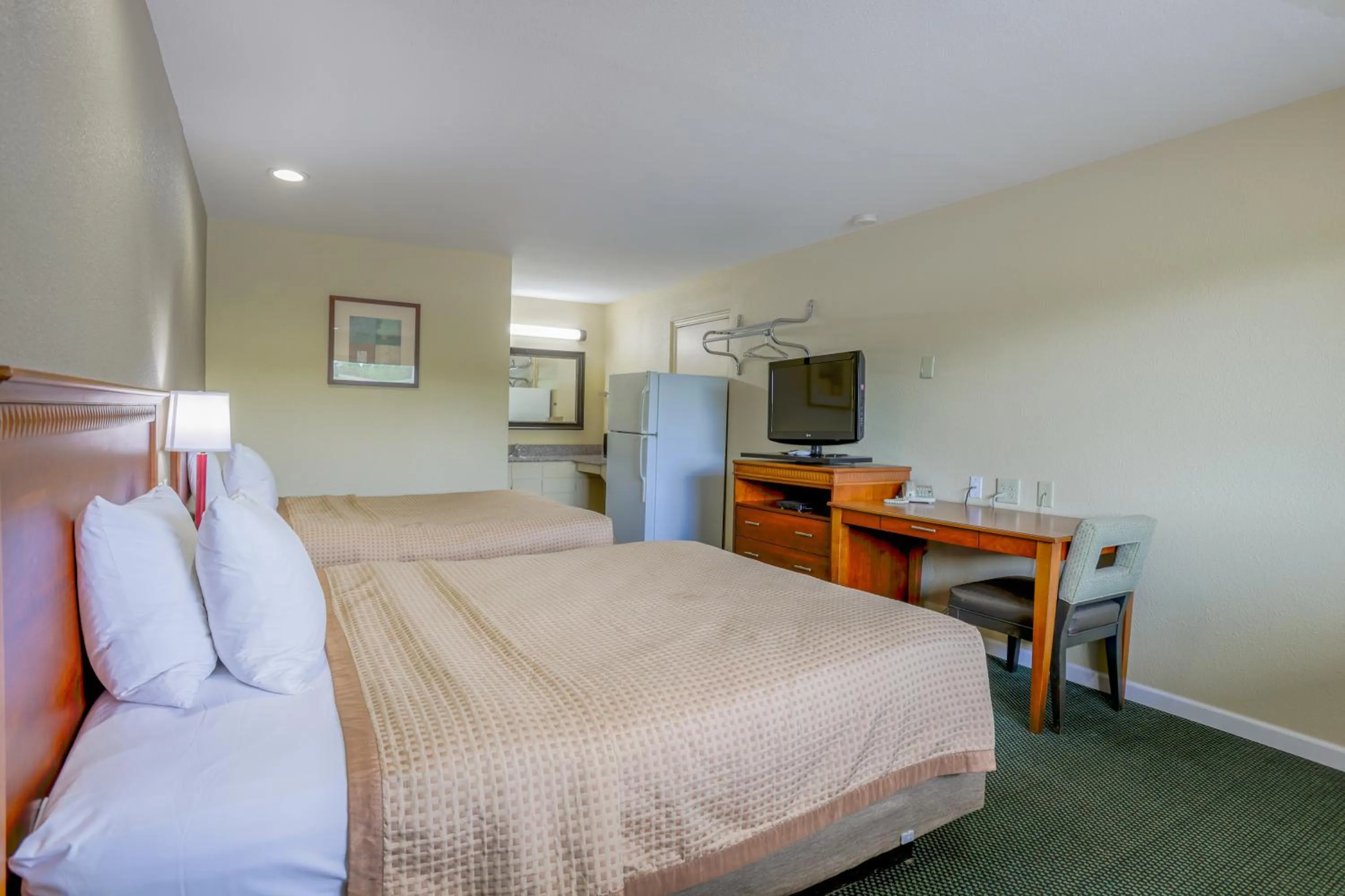 Bedroom, Bed in Budget Inn By OYO Natural Bridge I-81