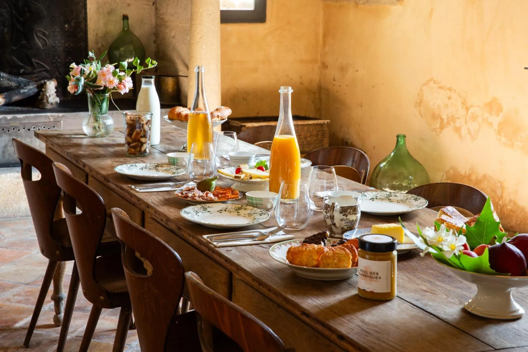 Food and drinks in Prieuré Saint-Nicolas - Les Maisons
