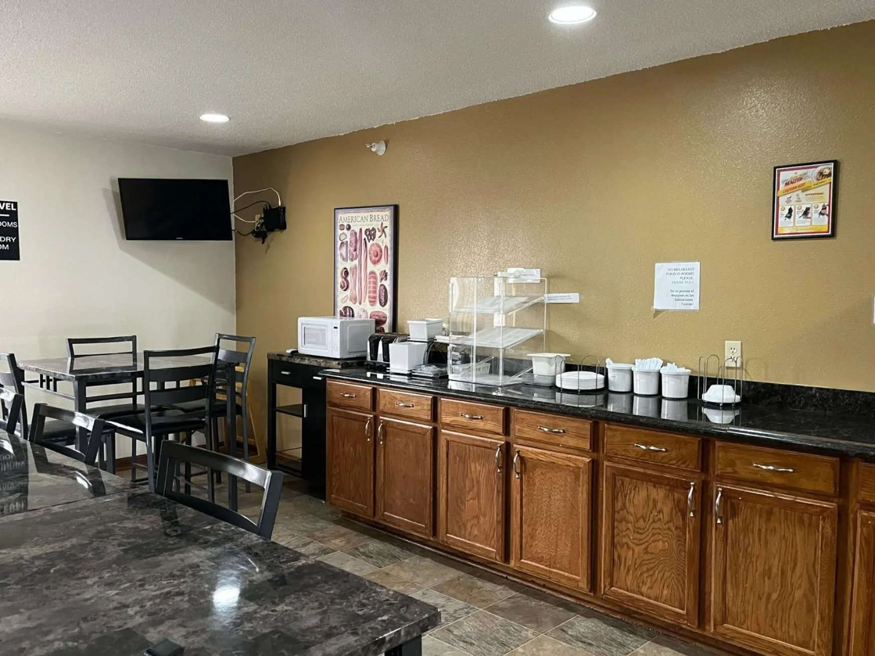 Breakfast in West Point Inn & Suits