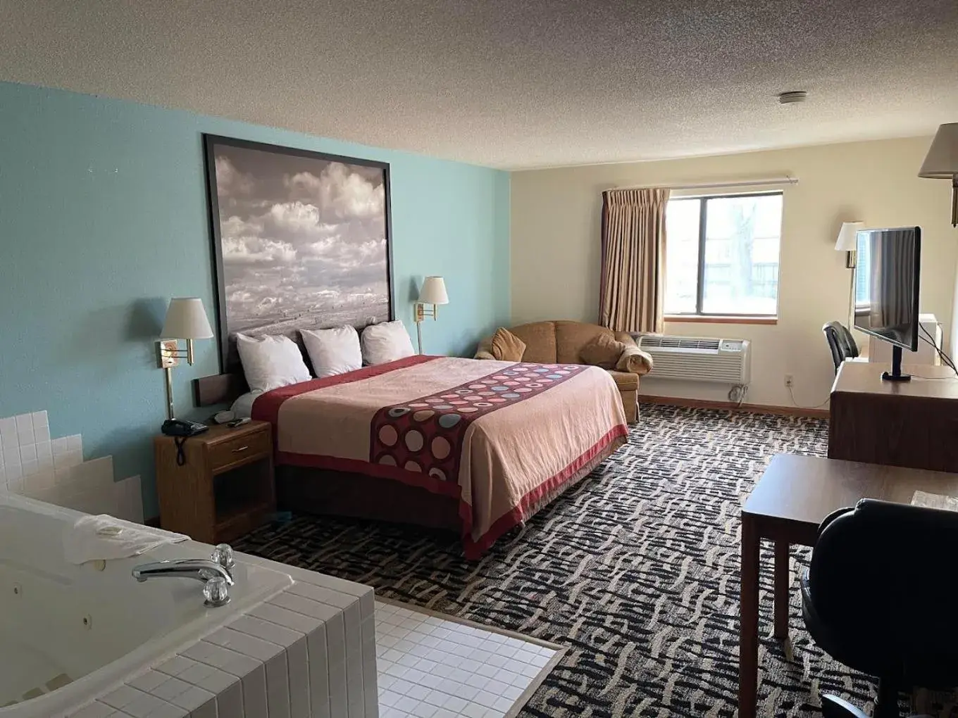 King Bed with Jetted Tub in West Point Inn & Suits King Bed with Jetted Tub in West Point Inn & Suits