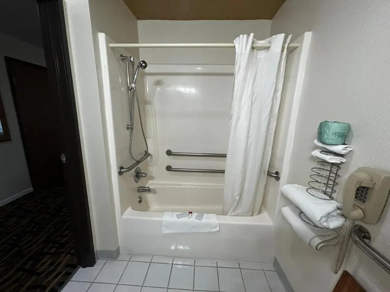 Queen Bed Accessible in West Point Inn & Suits Queen Bed Accessible in West Point Inn & Suits