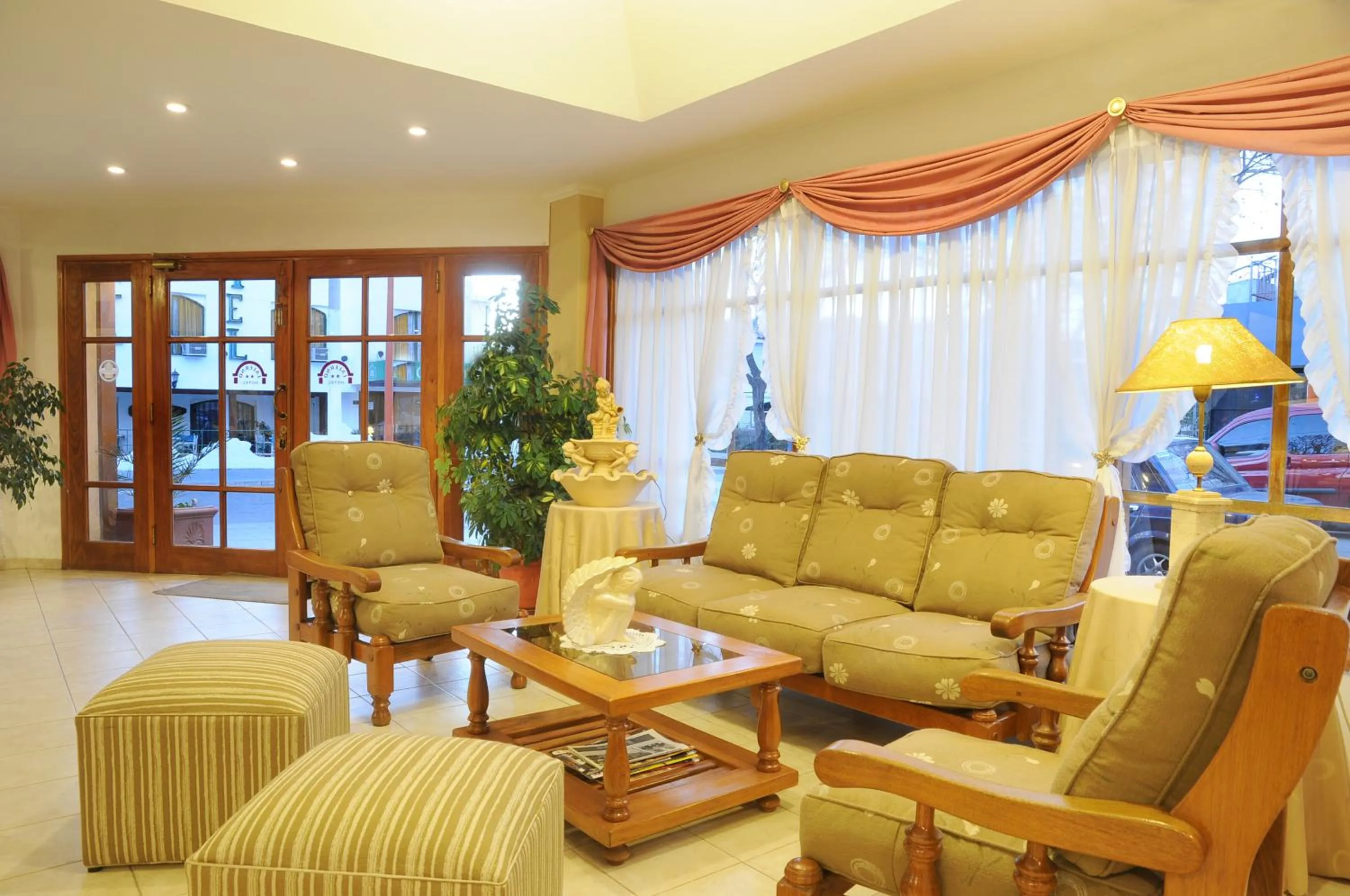 Communal lounge/ TV room in Hotel Salerno