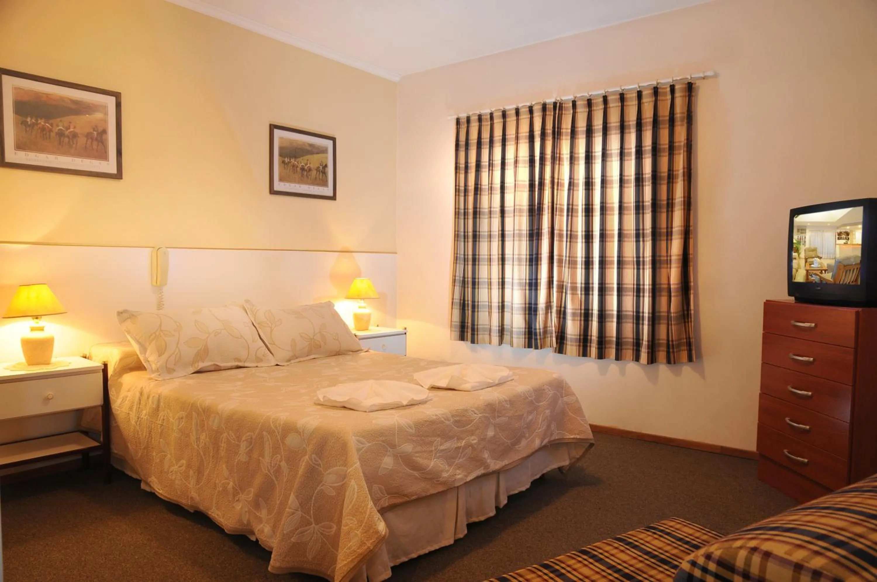 Photo of the whole room, Bed in Hotel Salerno