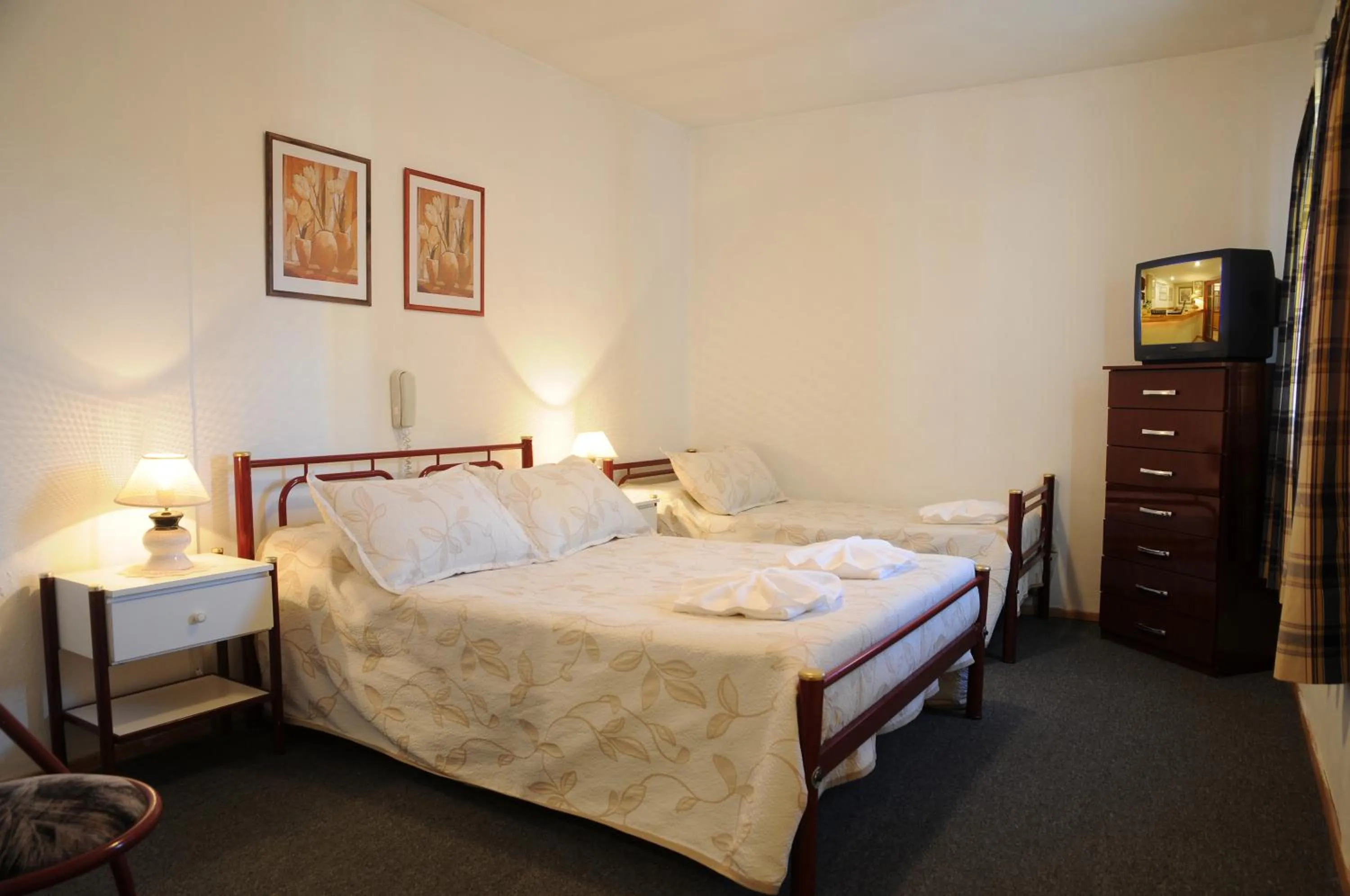 Photo of the whole room, Bed in Hotel Salerno