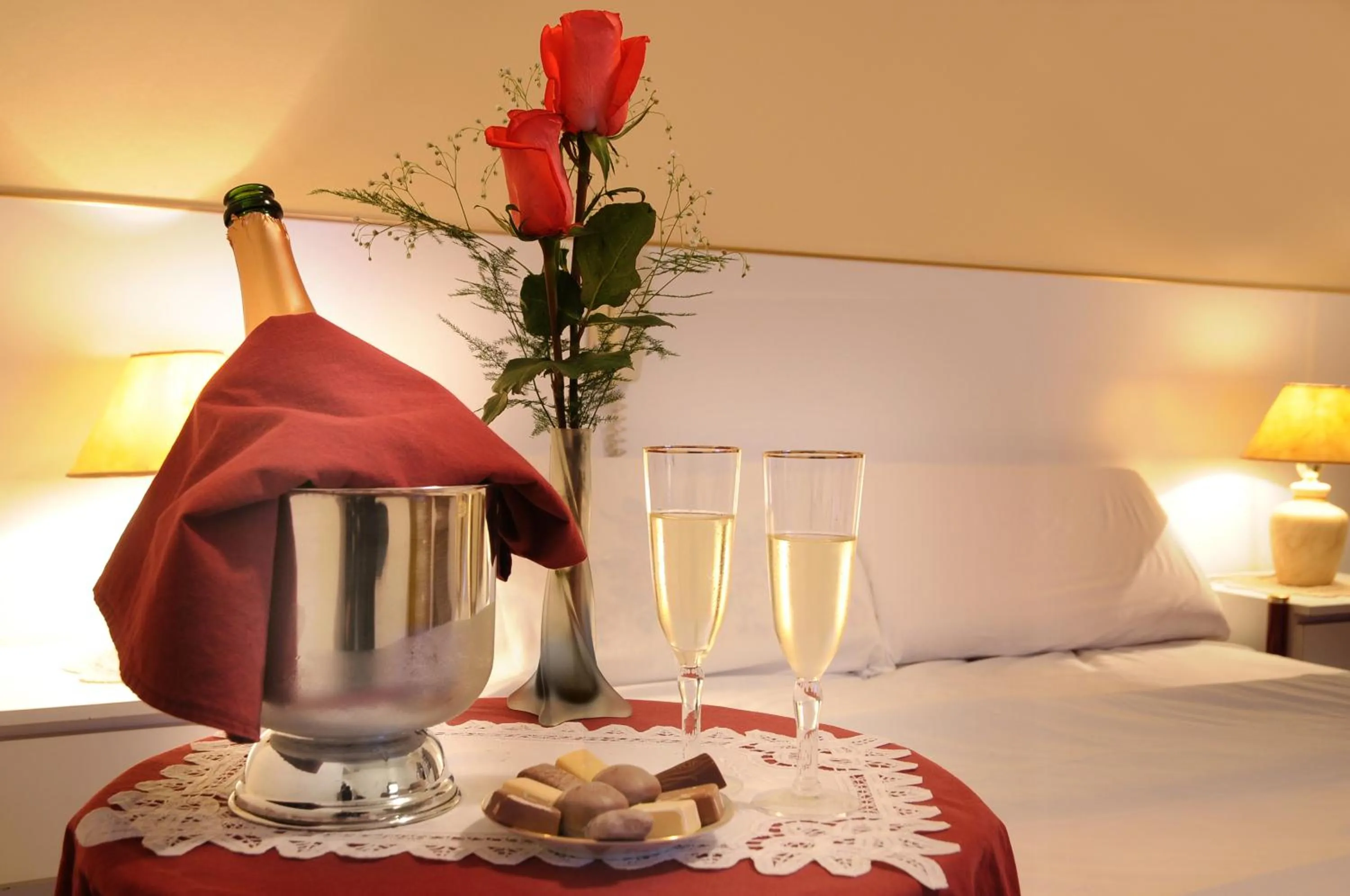 Alcoholic drinks, Bed in Hotel Salerno