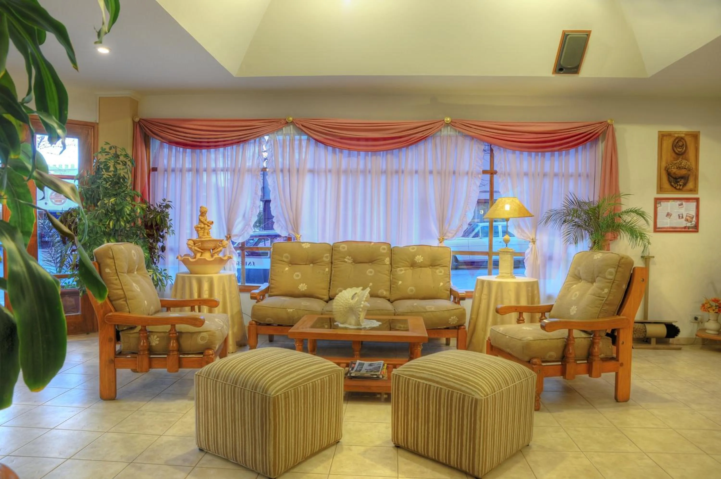 Communal lounge/ TV room in Hotel Salerno
