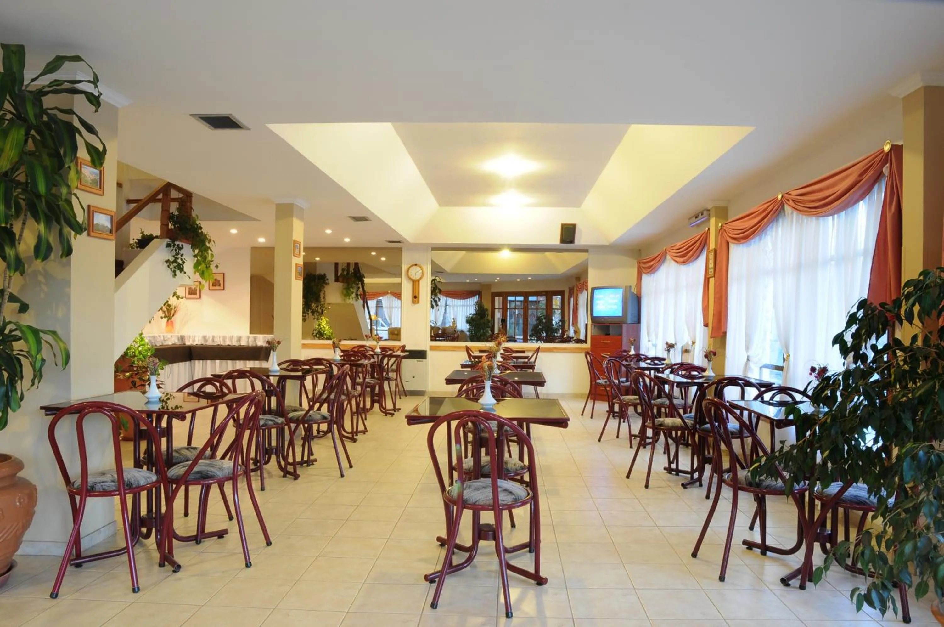 Restaurant/places to eat in Hotel Salerno