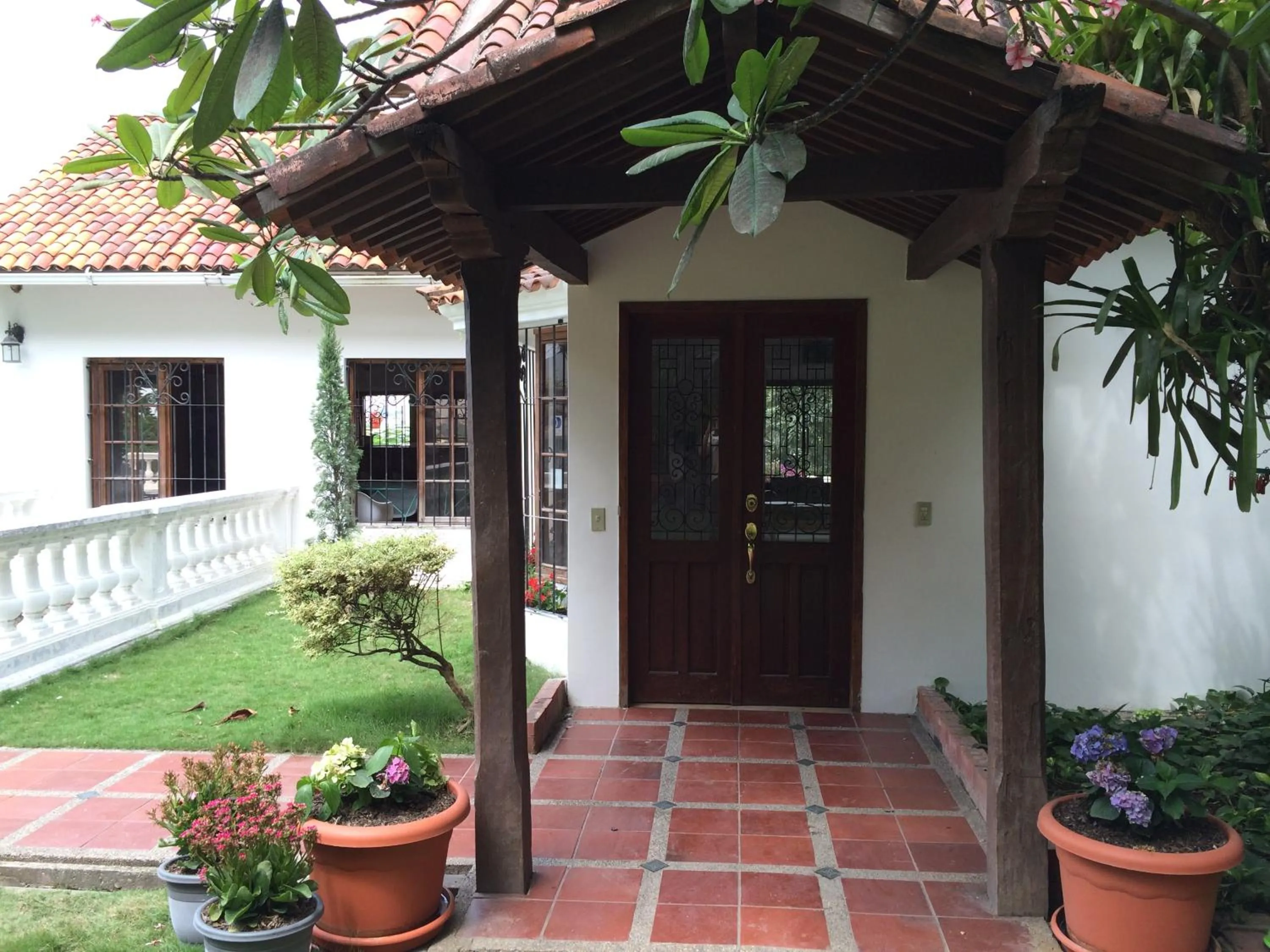 Facade/entrance in Iguanazu Bed & Breakfast