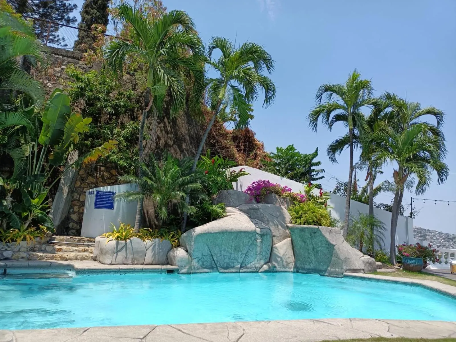 Swimming pool in Iguanazu Bed & Breakfast