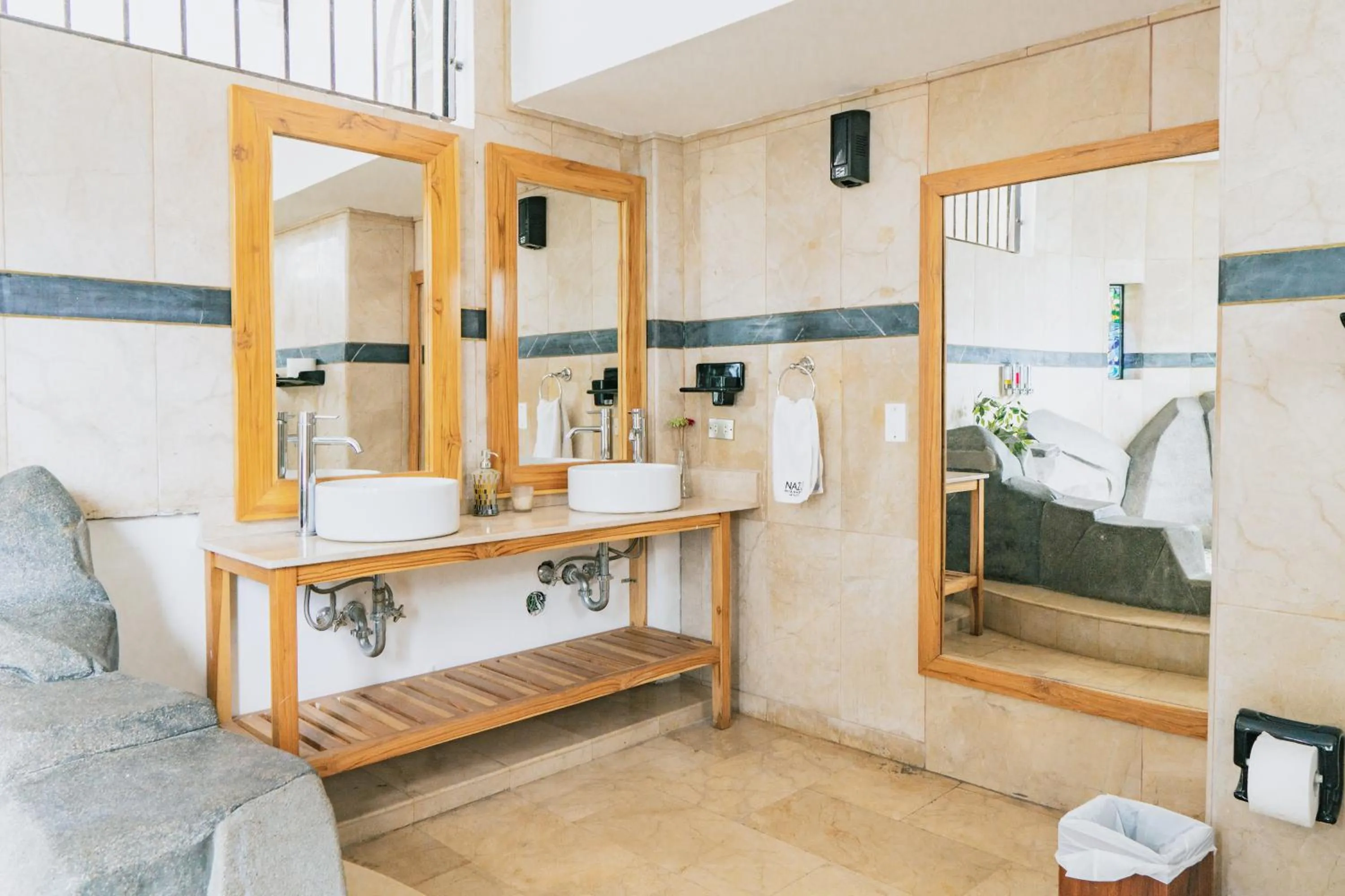Bathroom in Iguanazu Bed & Breakfast