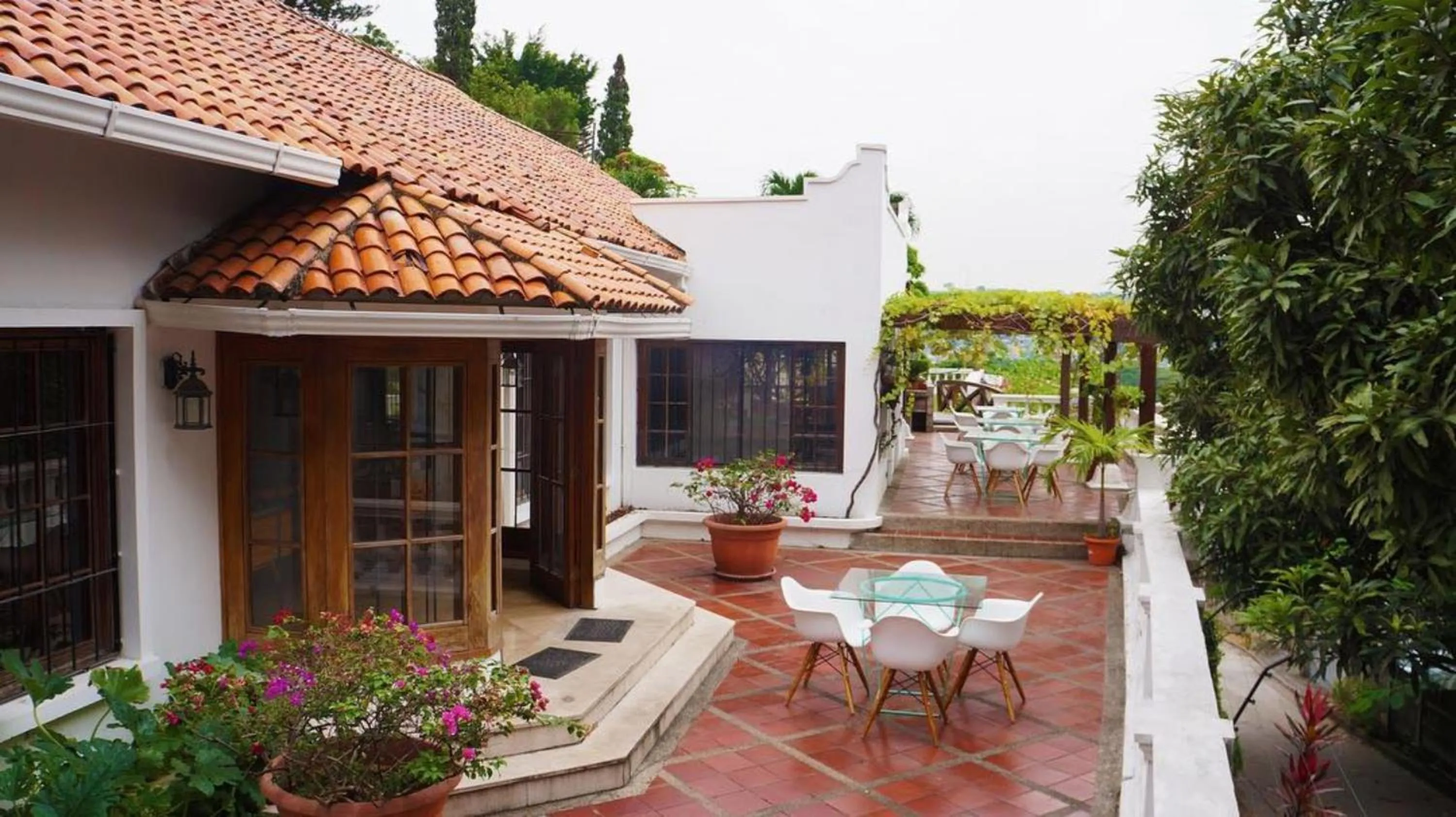 Property building in Iguanazu Bed & Breakfast