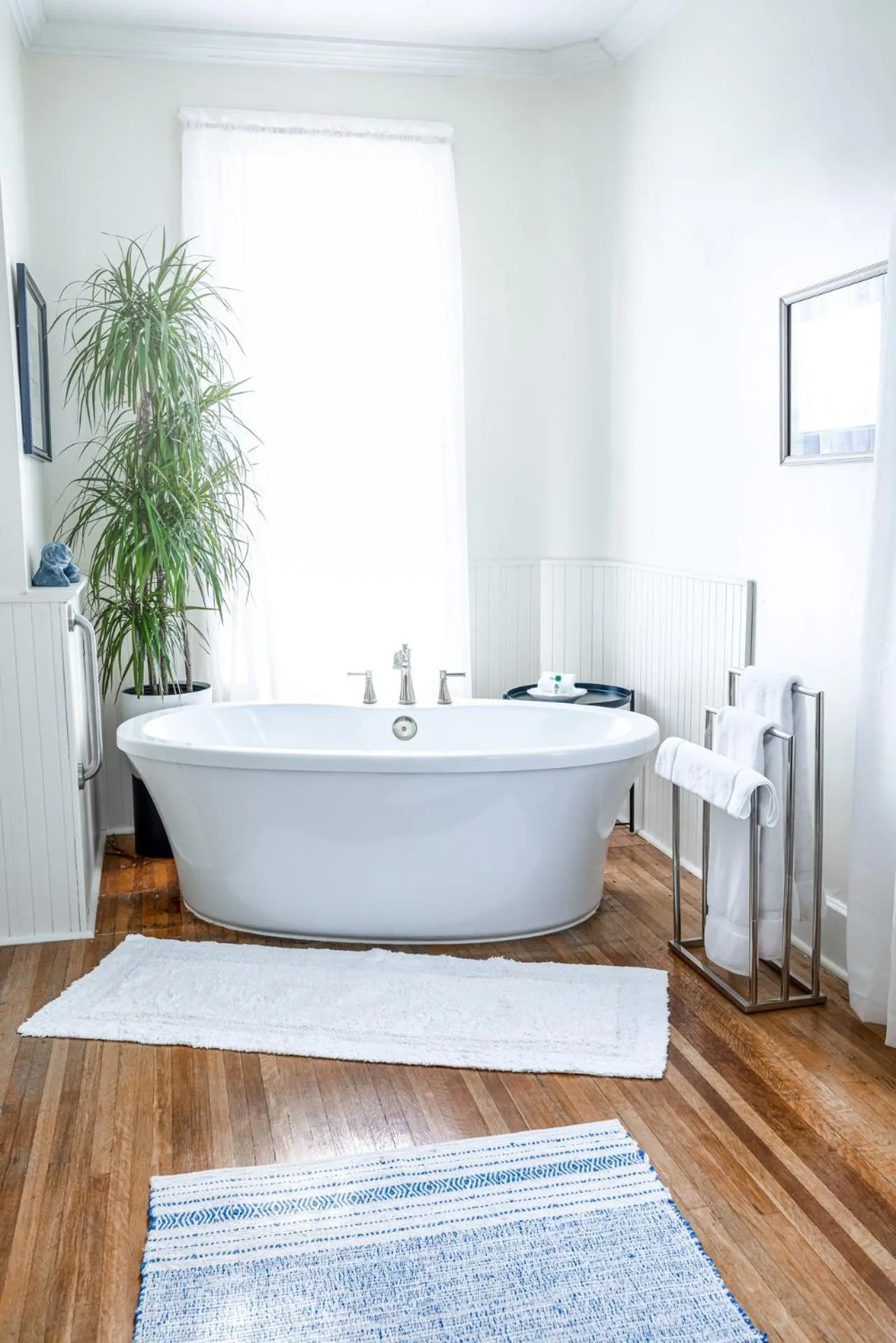 Bathroom in Walnut Street Inn