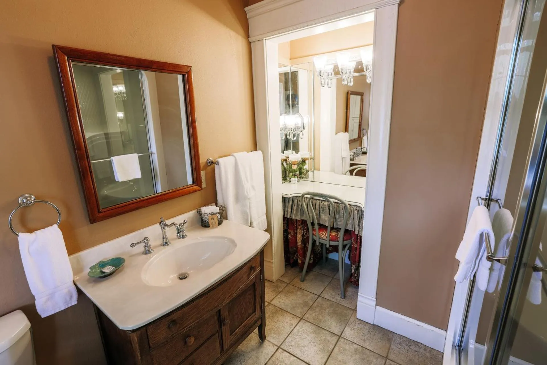 Shower in Walnut Street Inn