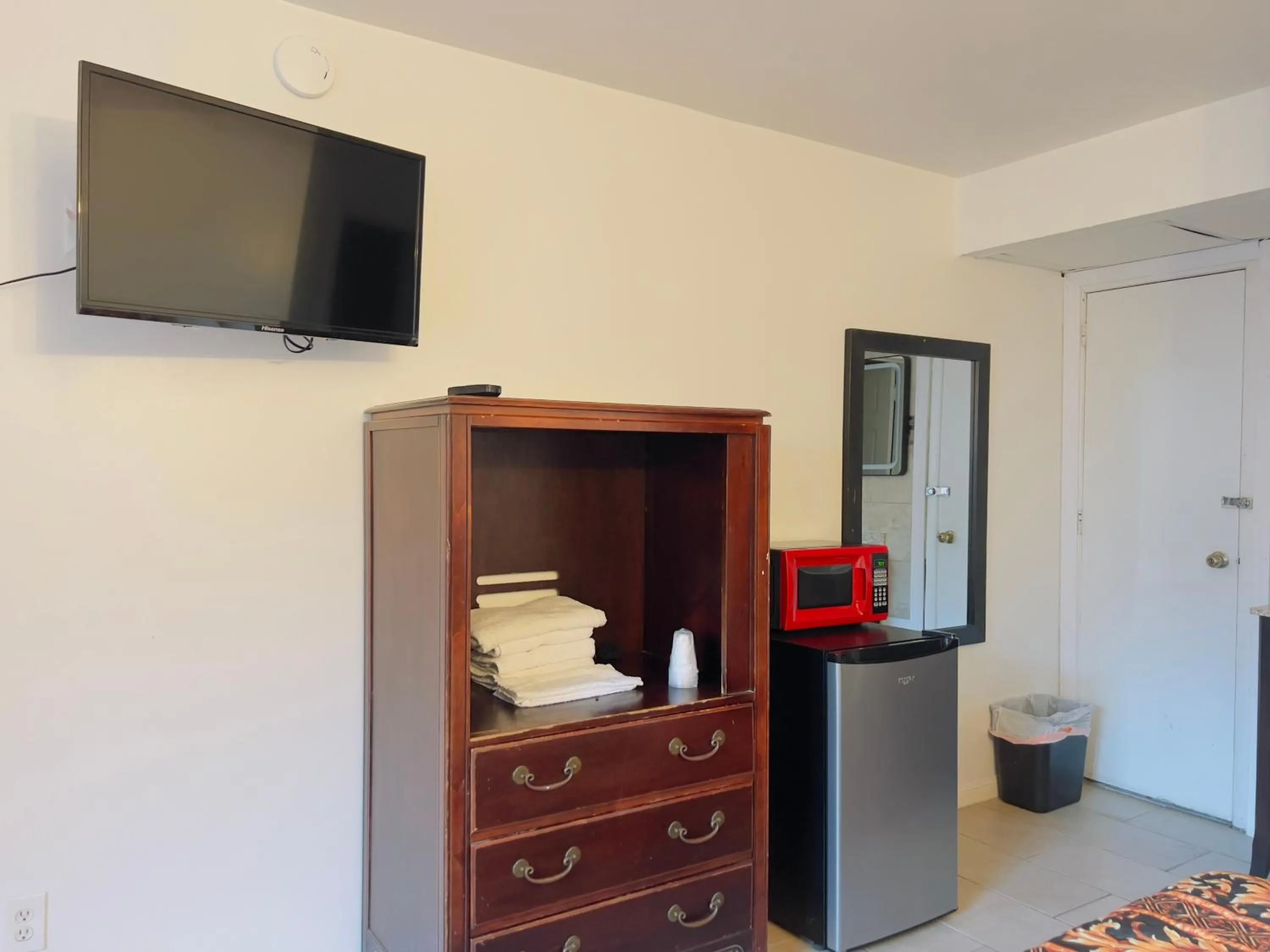 TV and multimedia, Bed in Dry Dock Motel