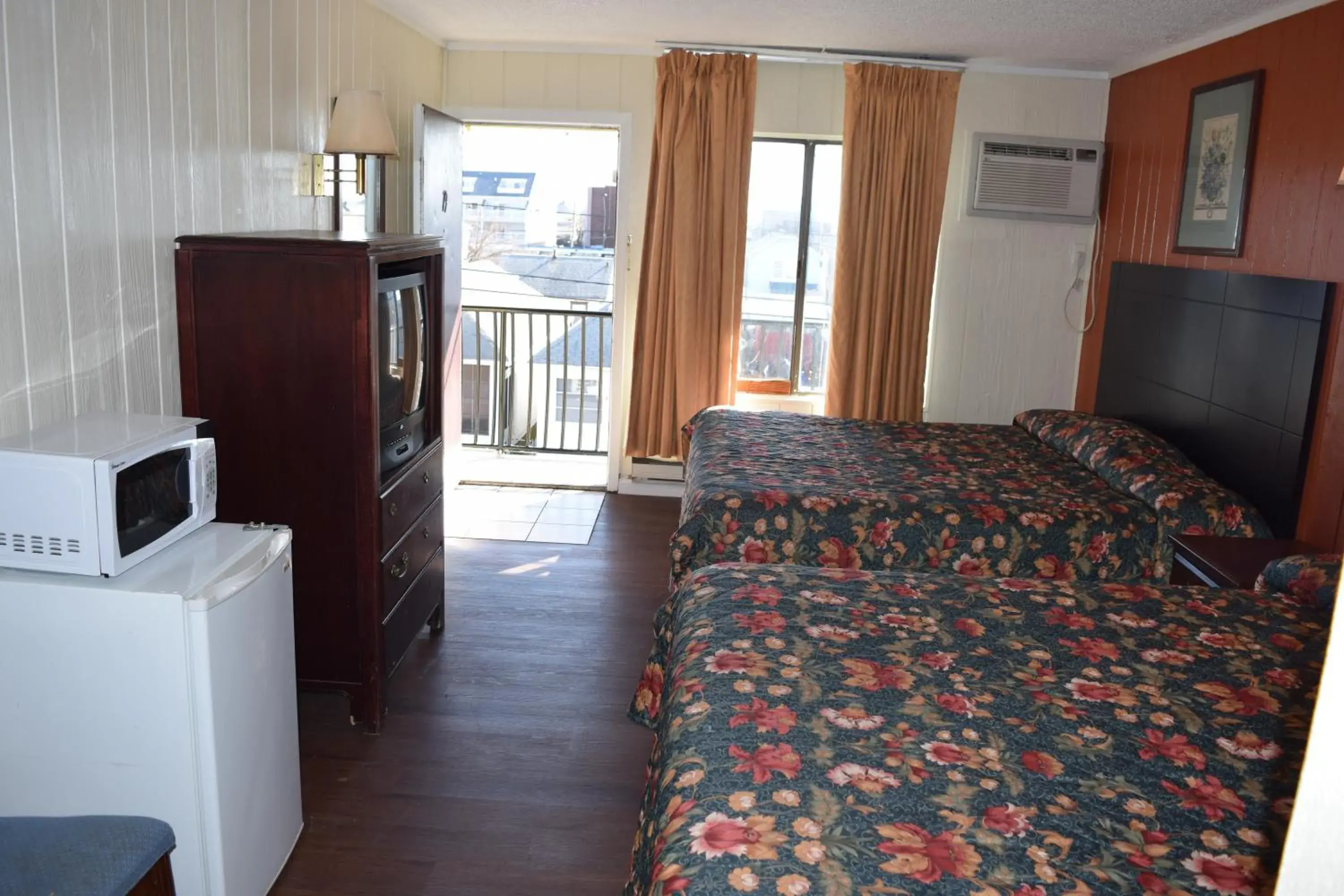 Day, Bed in Dry Dock Motel Day, Bed in Dry Dock Motel