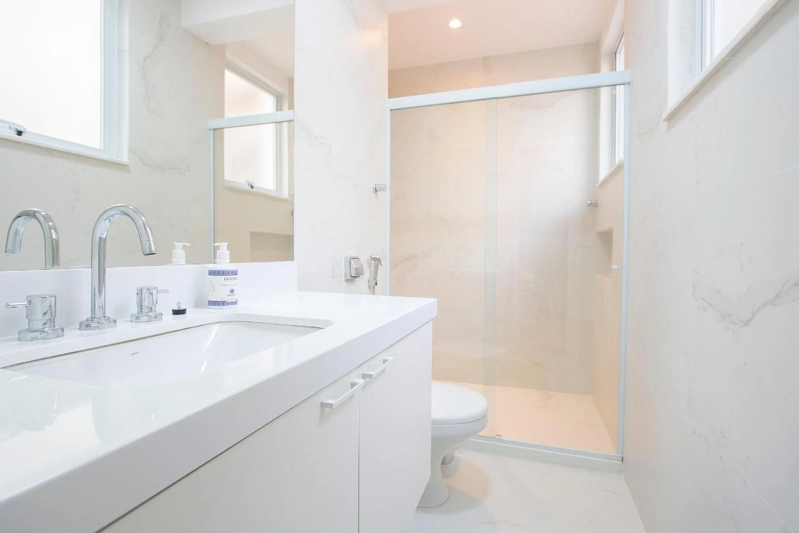 Shower in Exclusivo 3Qtos c/ Garagem em Copacabana, conforto