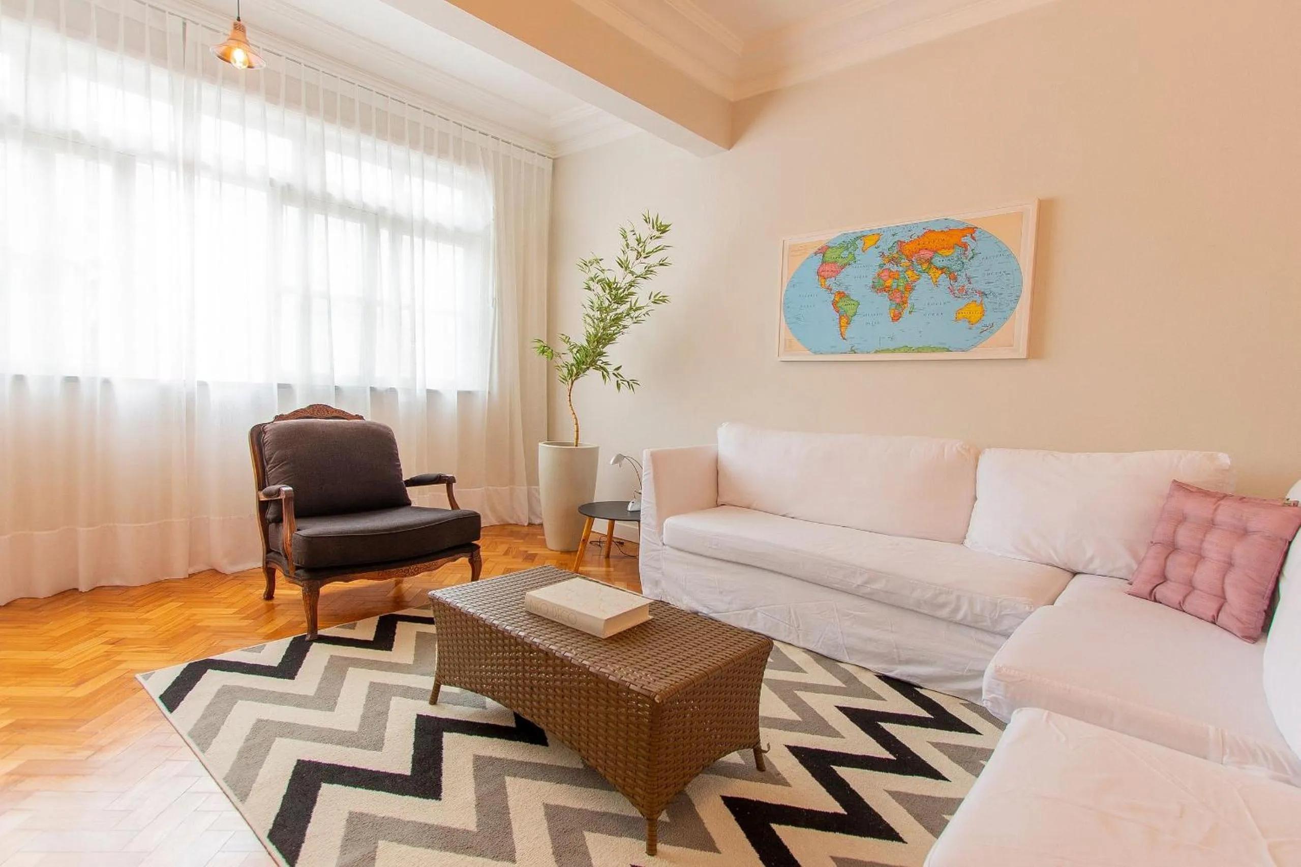 Communal lounge/ TV room in Exclusivo 3Qtos c/ Garagem em Copacabana, conforto