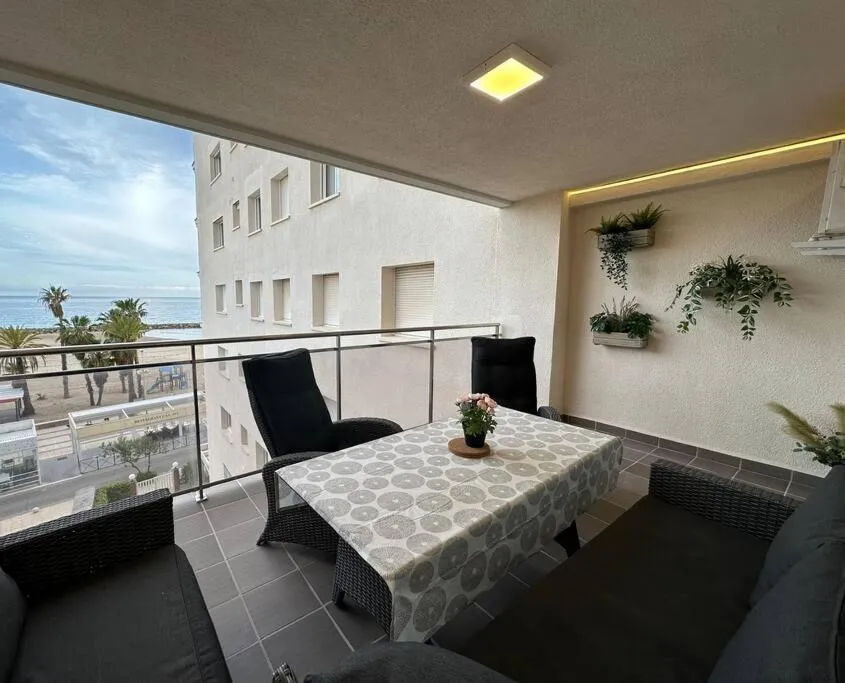 Apartment in Cunit, front line with sea view