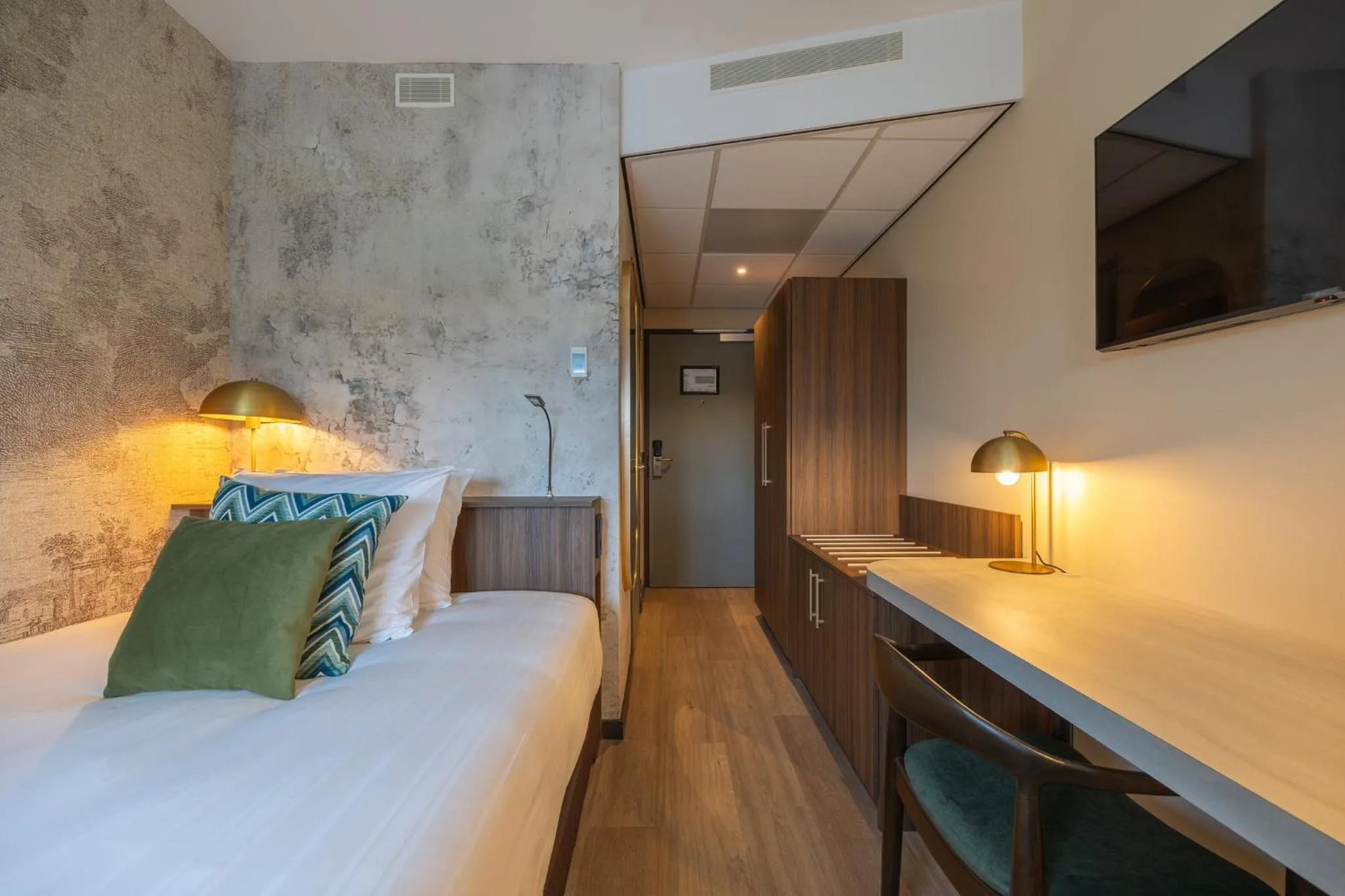 Photo of the whole room, Bed in Leonardo Hotel Breda City Center