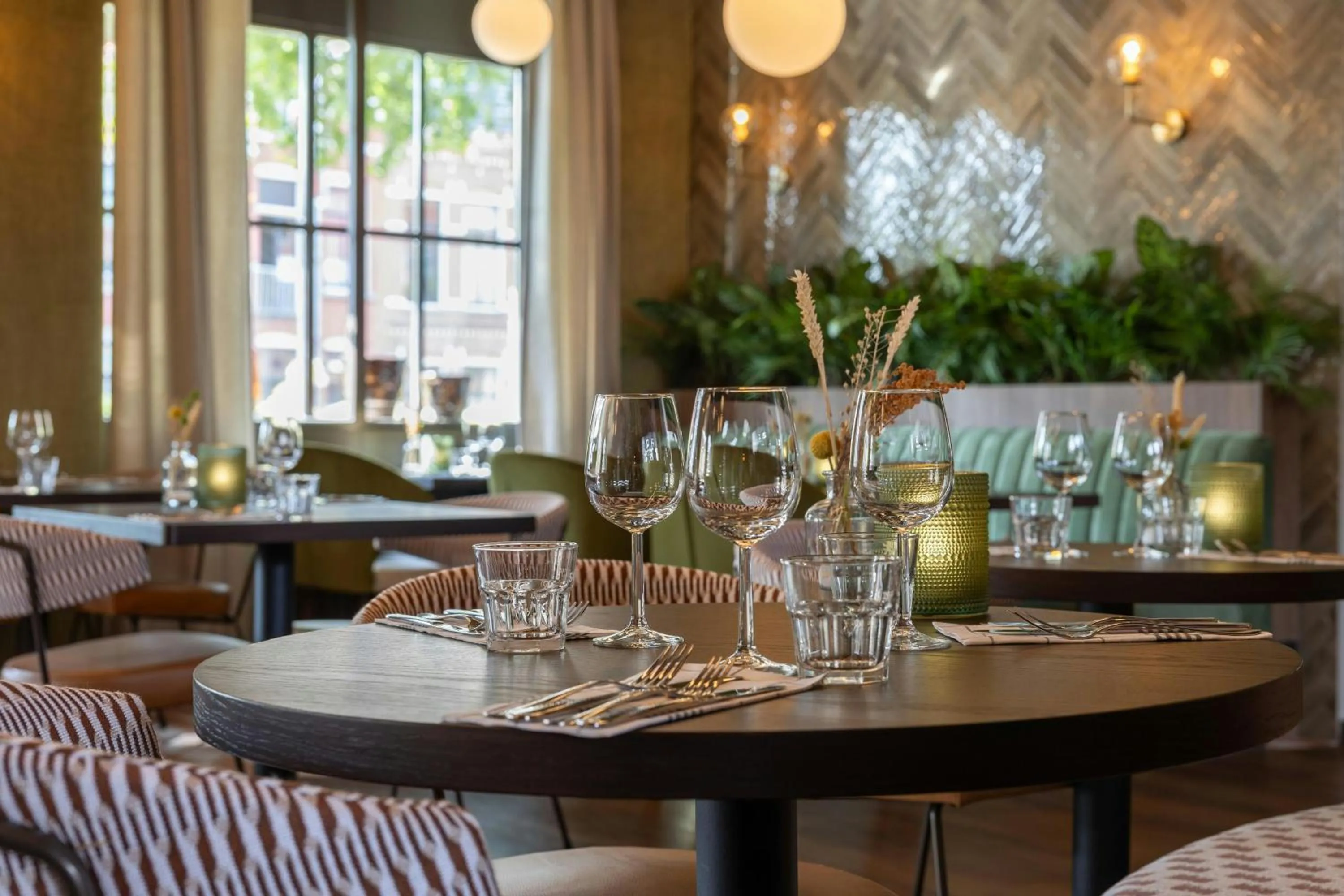 Restaurant/places to eat in Leonardo Hotel Breda City Center