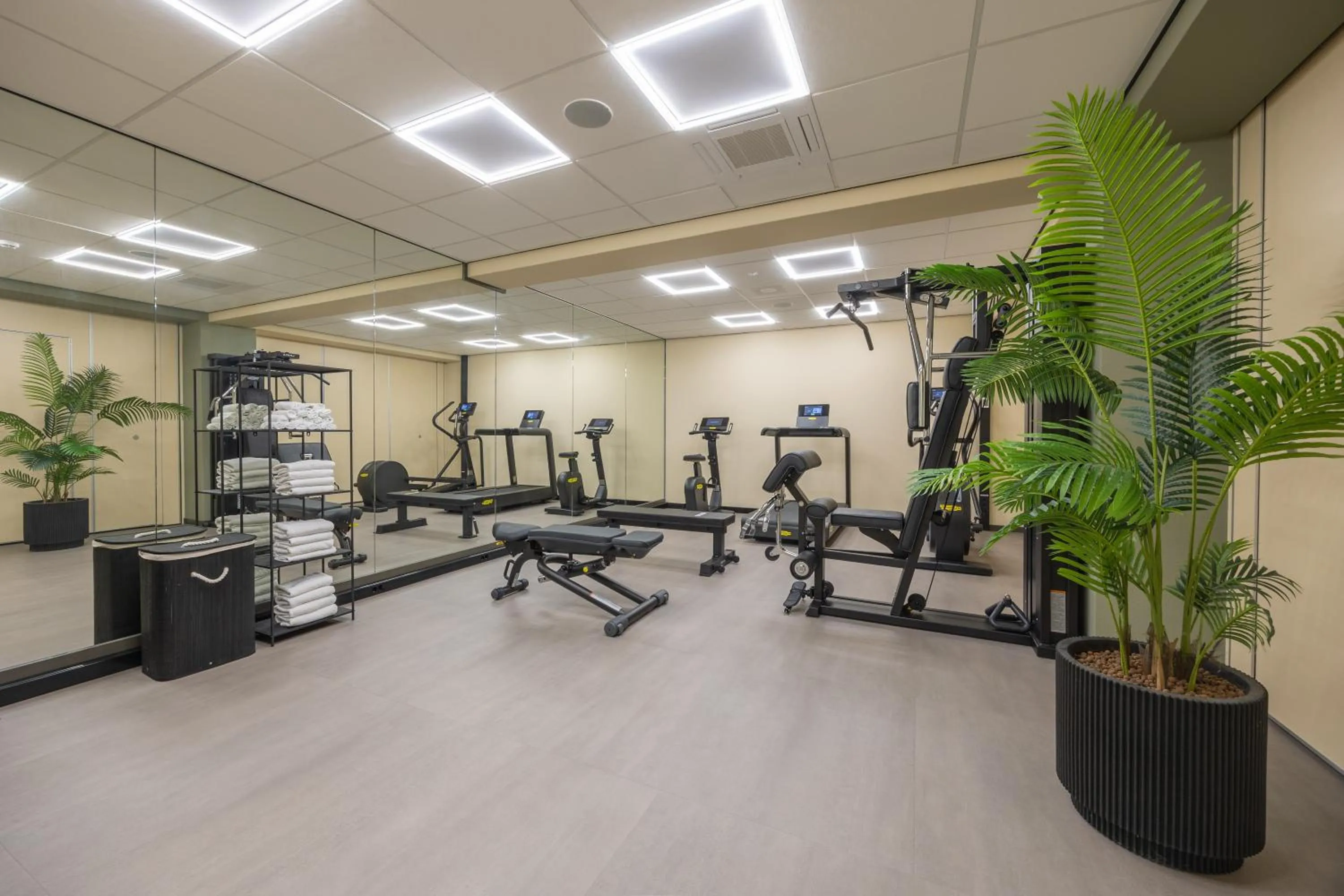Fitness centre/facilities in Leonardo Hotel Breda City Center