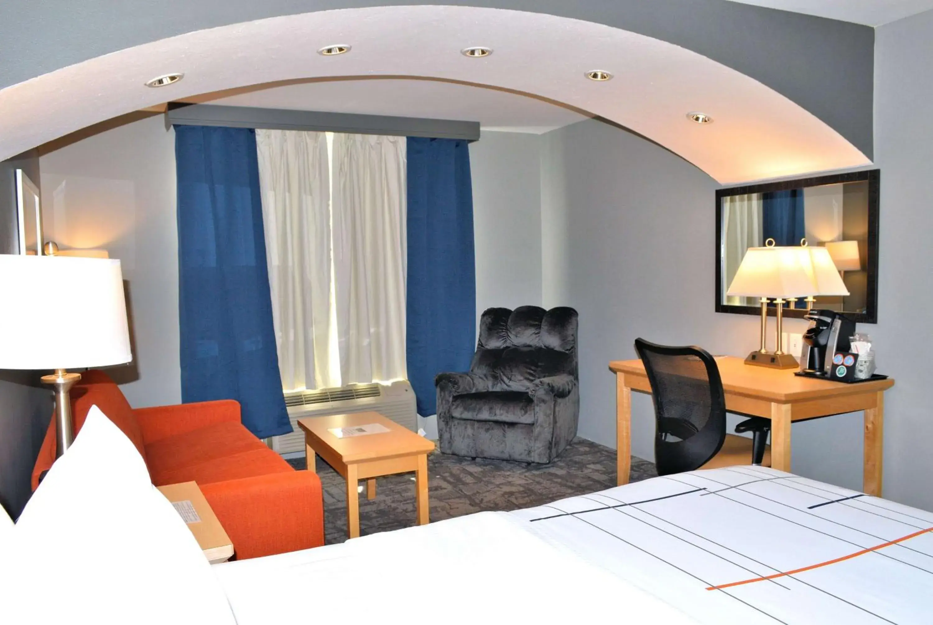 Photo of the whole room, Bed in La Quinta by Wyndham Rochester Mayo Clinic Area South Photo of the whole room, Bed in La Quinta by Wyndham Rochester Mayo Clinic Area South