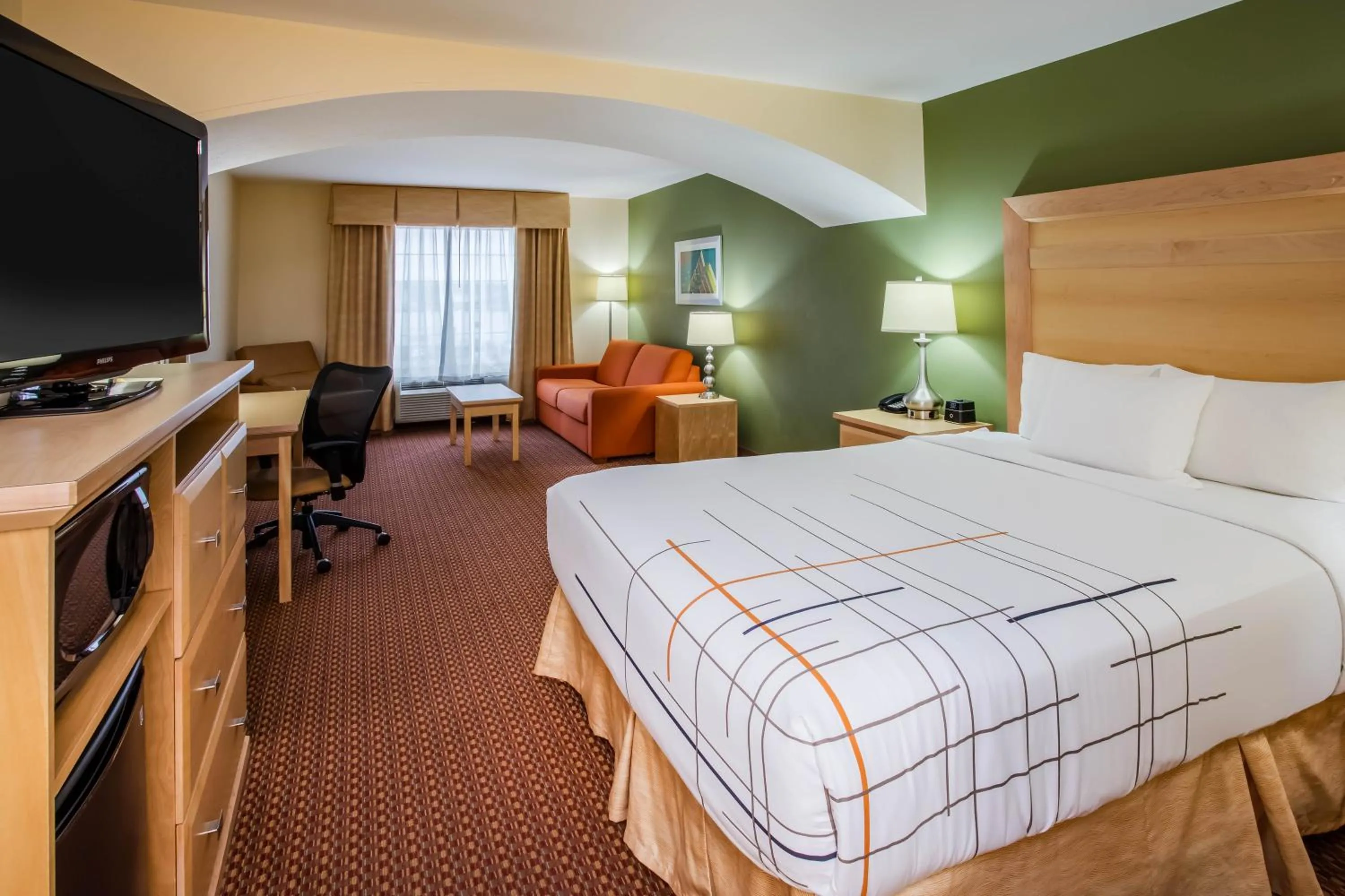 Photo of the whole room, Bed in La Quinta by Wyndham Rochester Mayo Clinic Area South