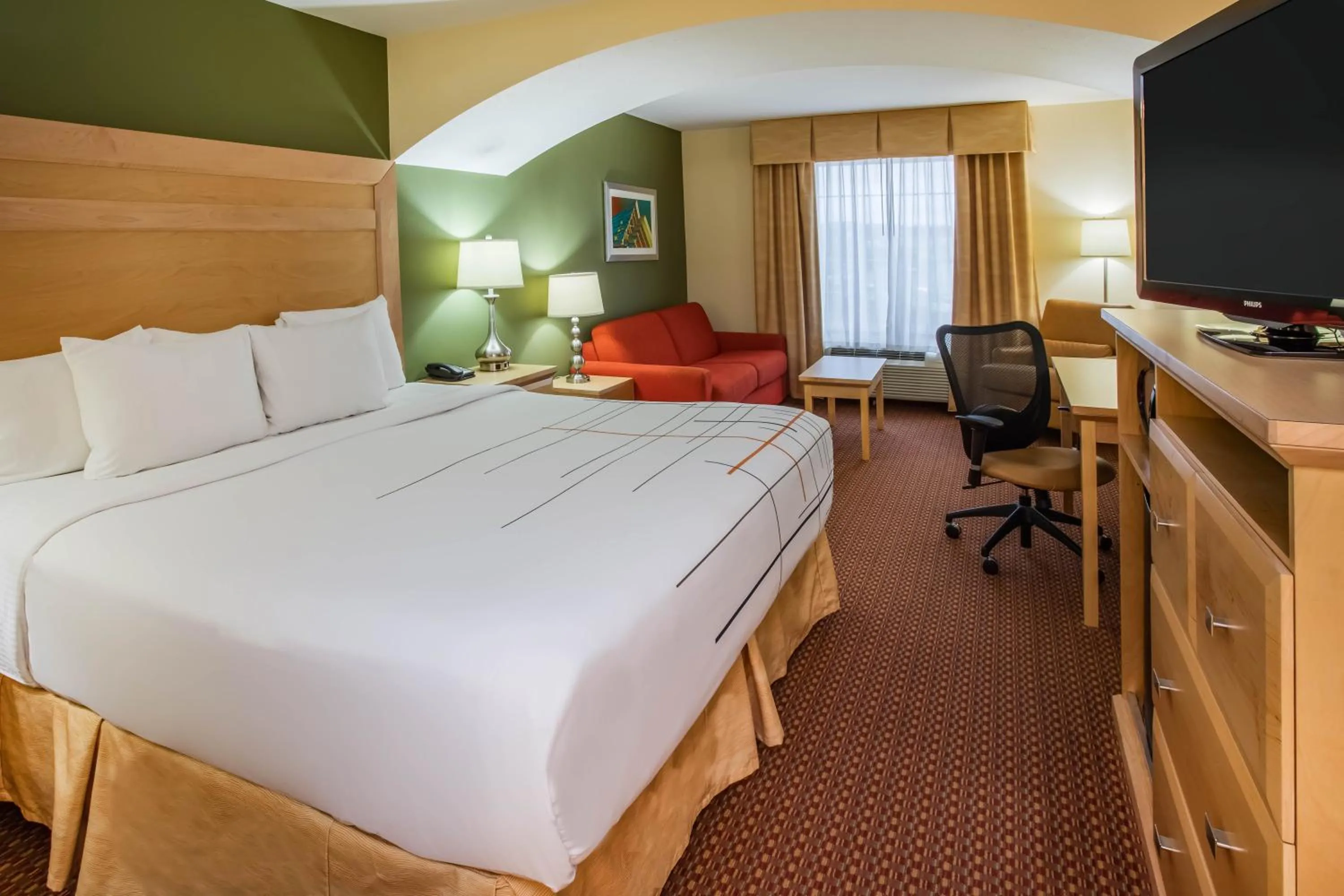 Photo of the whole room, Bed in La Quinta by Wyndham Rochester Mayo Clinic Area South