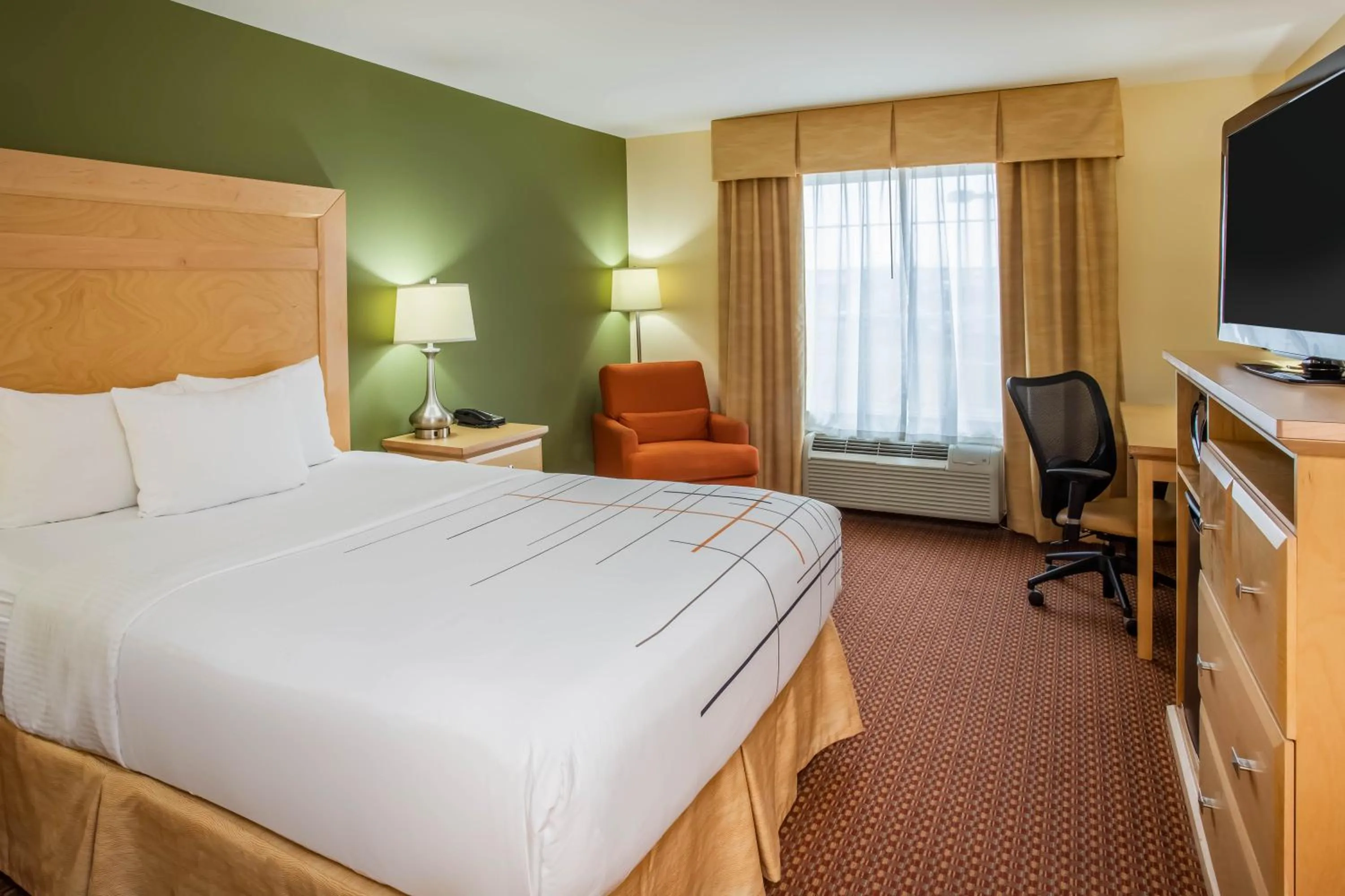 Bed in La Quinta by Wyndham Rochester Mayo Clinic Area South