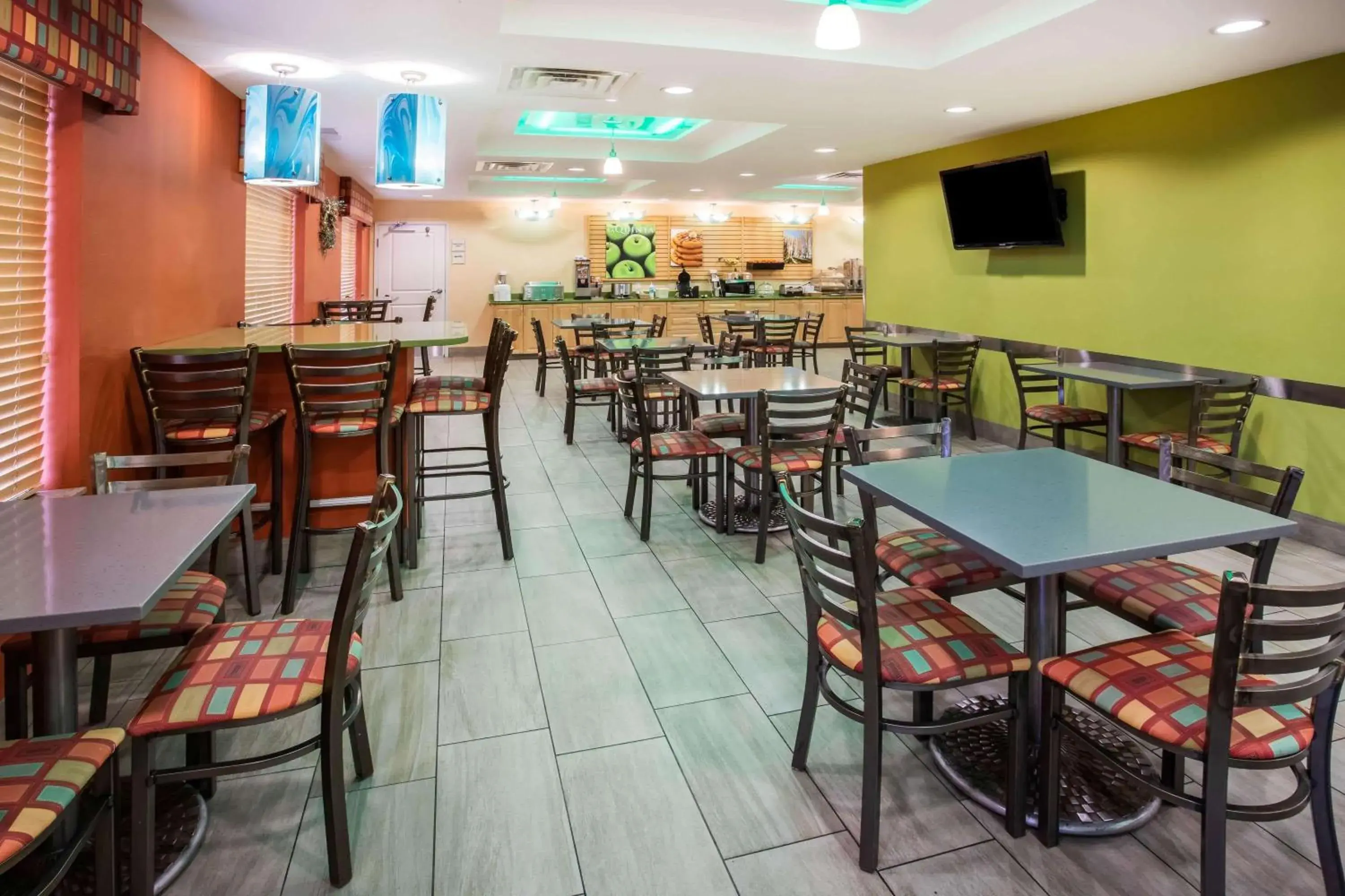 Restaurant/places to eat in La Quinta by Wyndham Rochester Mayo Clinic Area South Restaurant/places to eat in La Quinta by Wyndham Rochester Mayo Clinic Area South