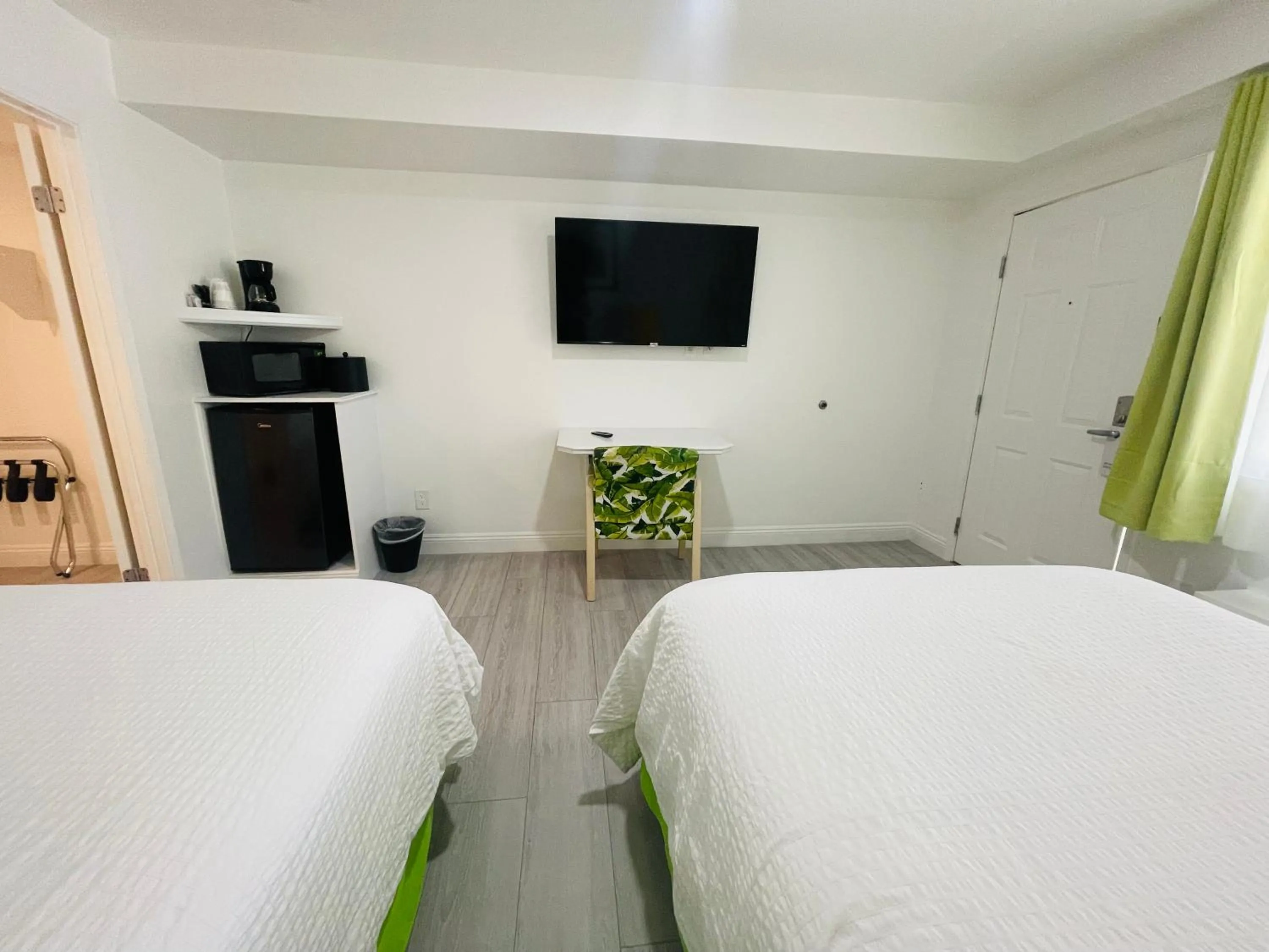 TV and multimedia, Bed in Loma Linda Inn