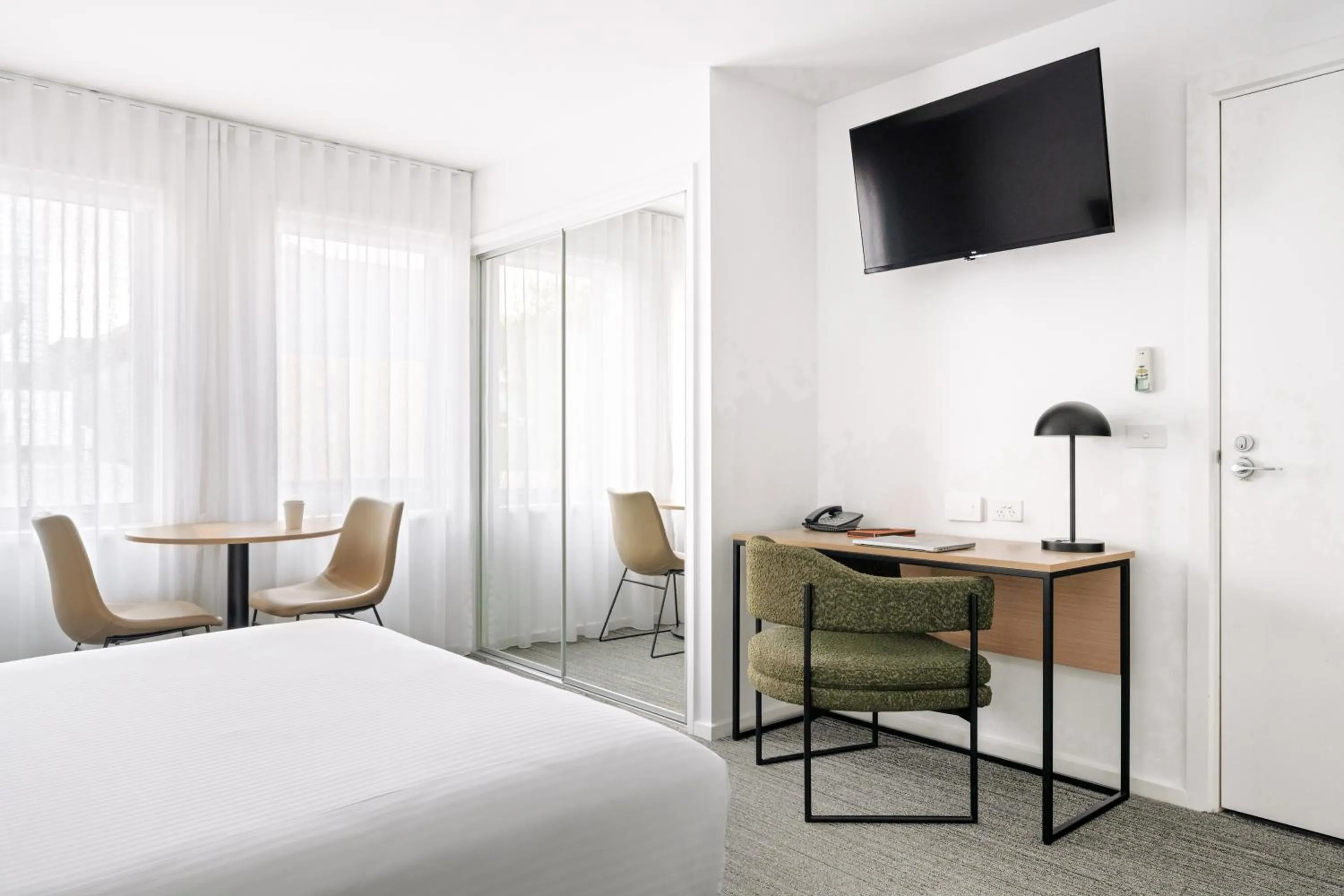 Dining area, Bed in Quest Moonee Valley