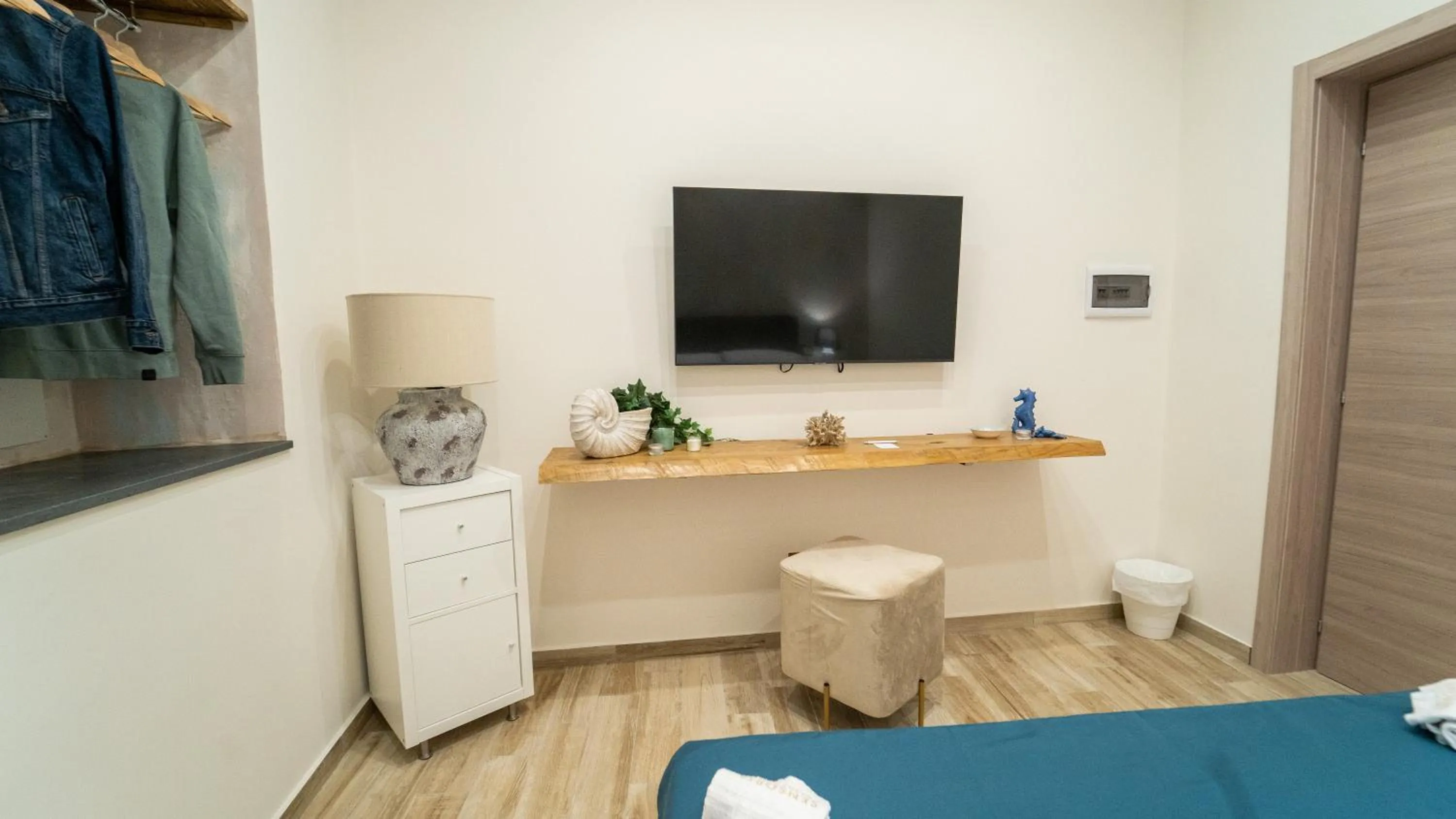 Photo of the whole room, Bed in Sensoria Naxos Suites