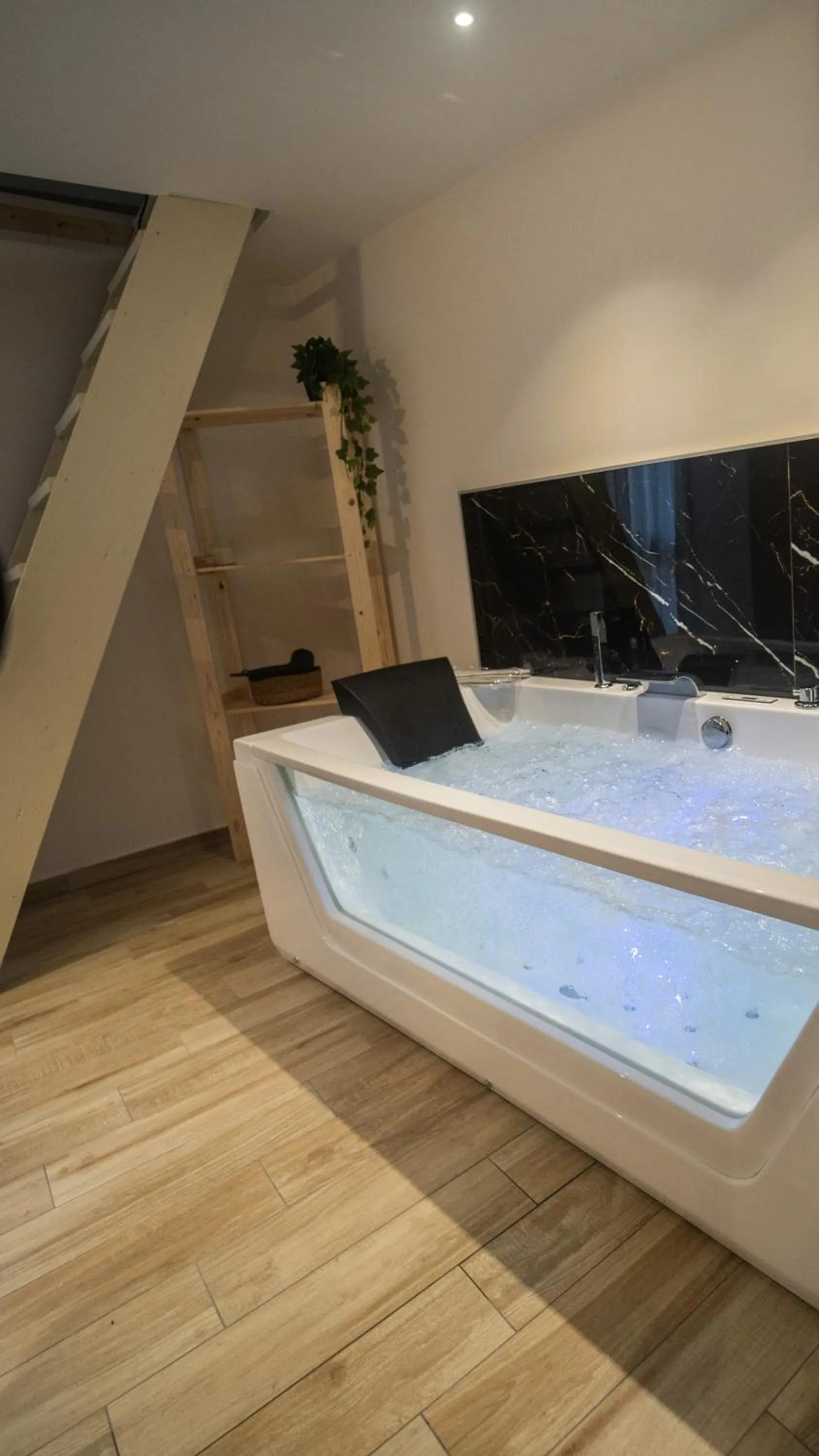 Hot Tub in Sensoria Naxos Suites