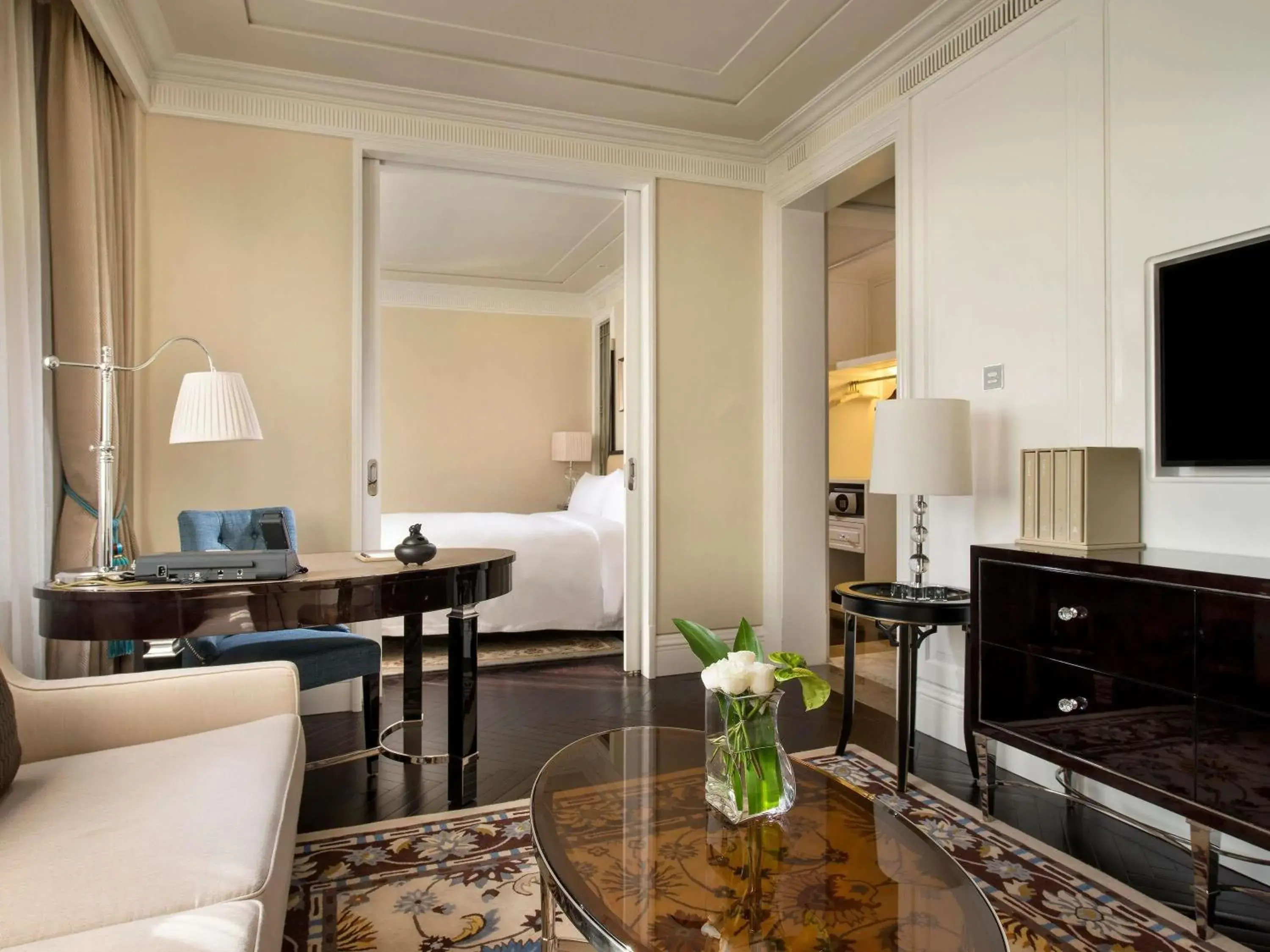 Bedroom in Sofitel Legend People's Grand Hotel Xi'an Bedroom in Sofitel Legend People's Grand Hotel Xi'an