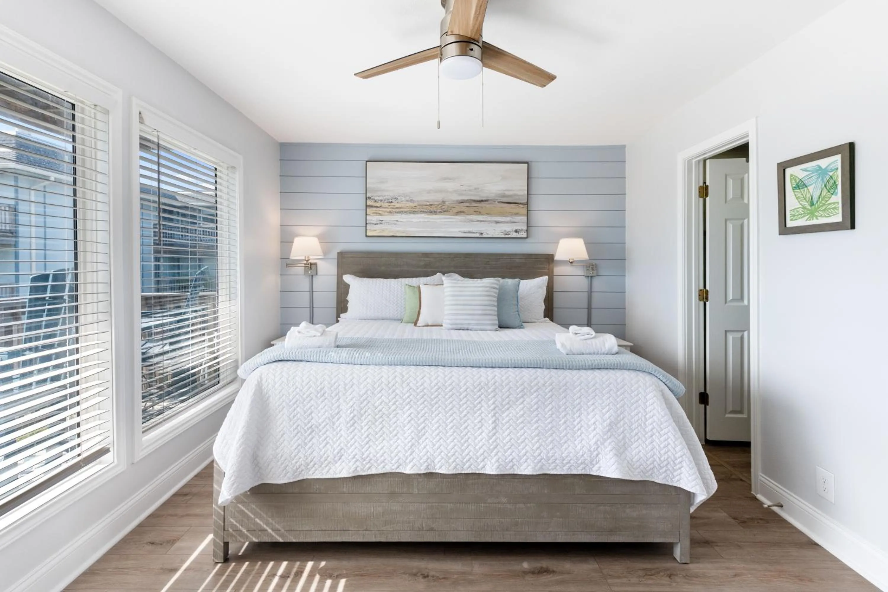 Other, Bed in Chasing Waves BH201