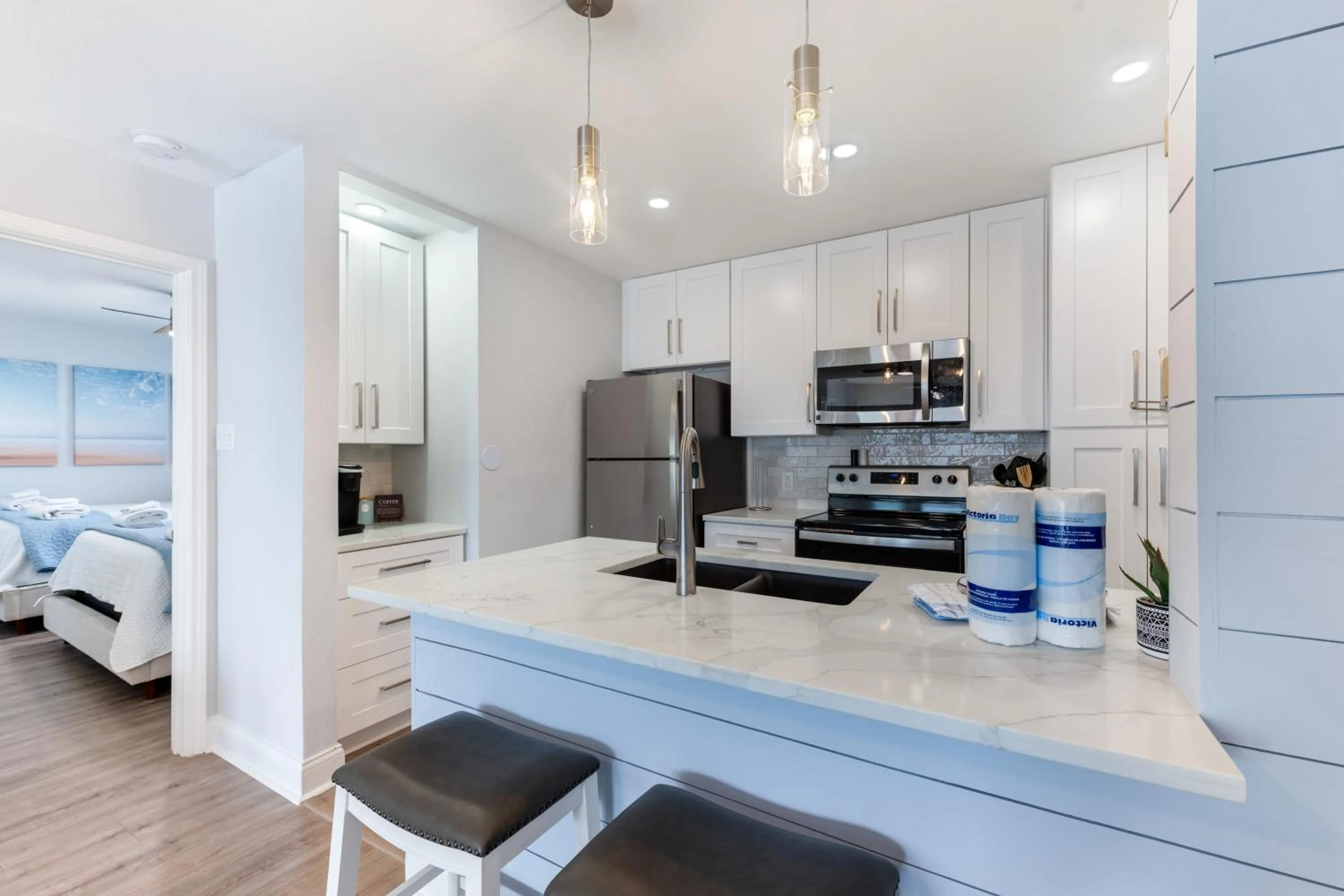 Other, Bed in Chasing Waves BH201