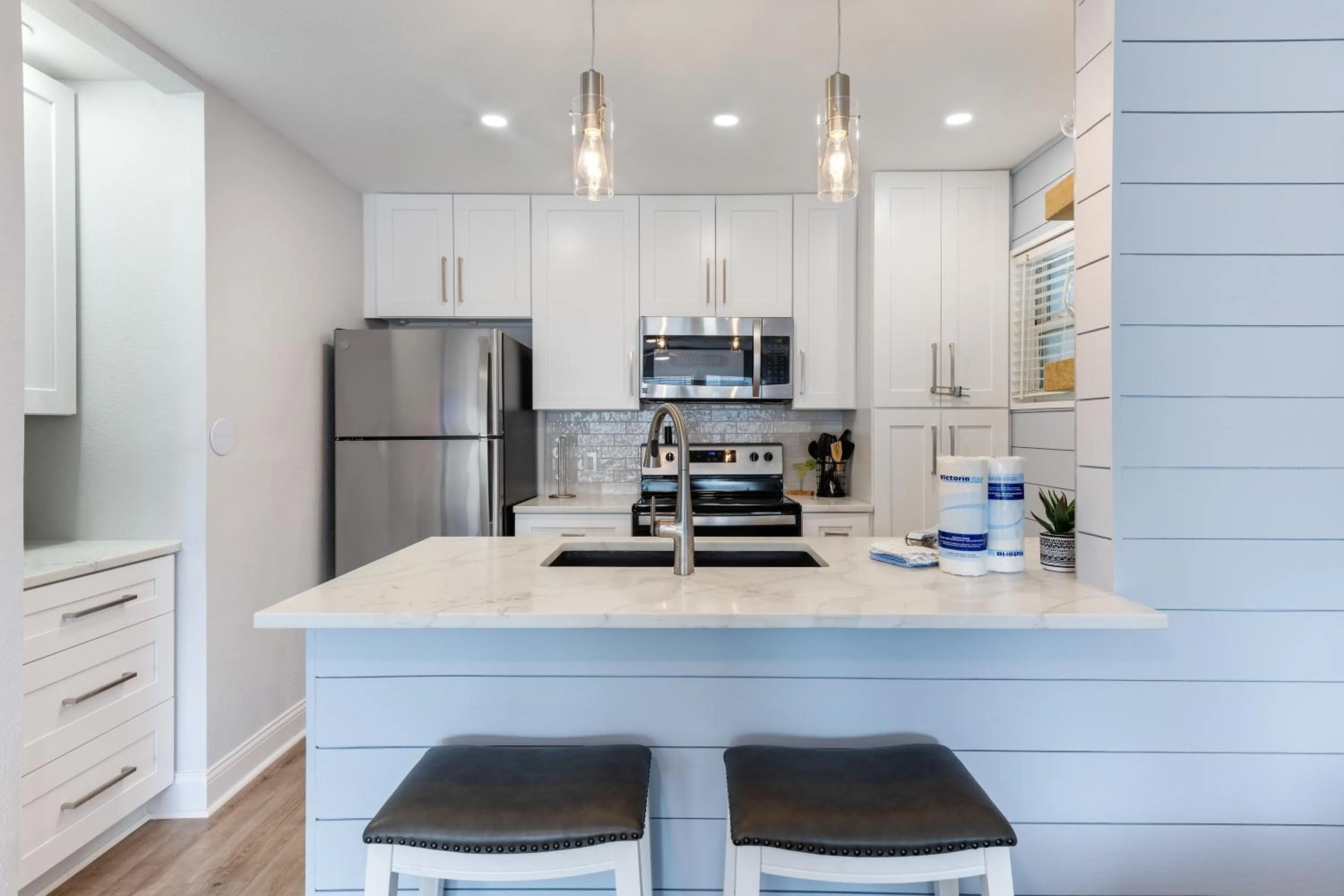 Other in Chasing Waves BH201